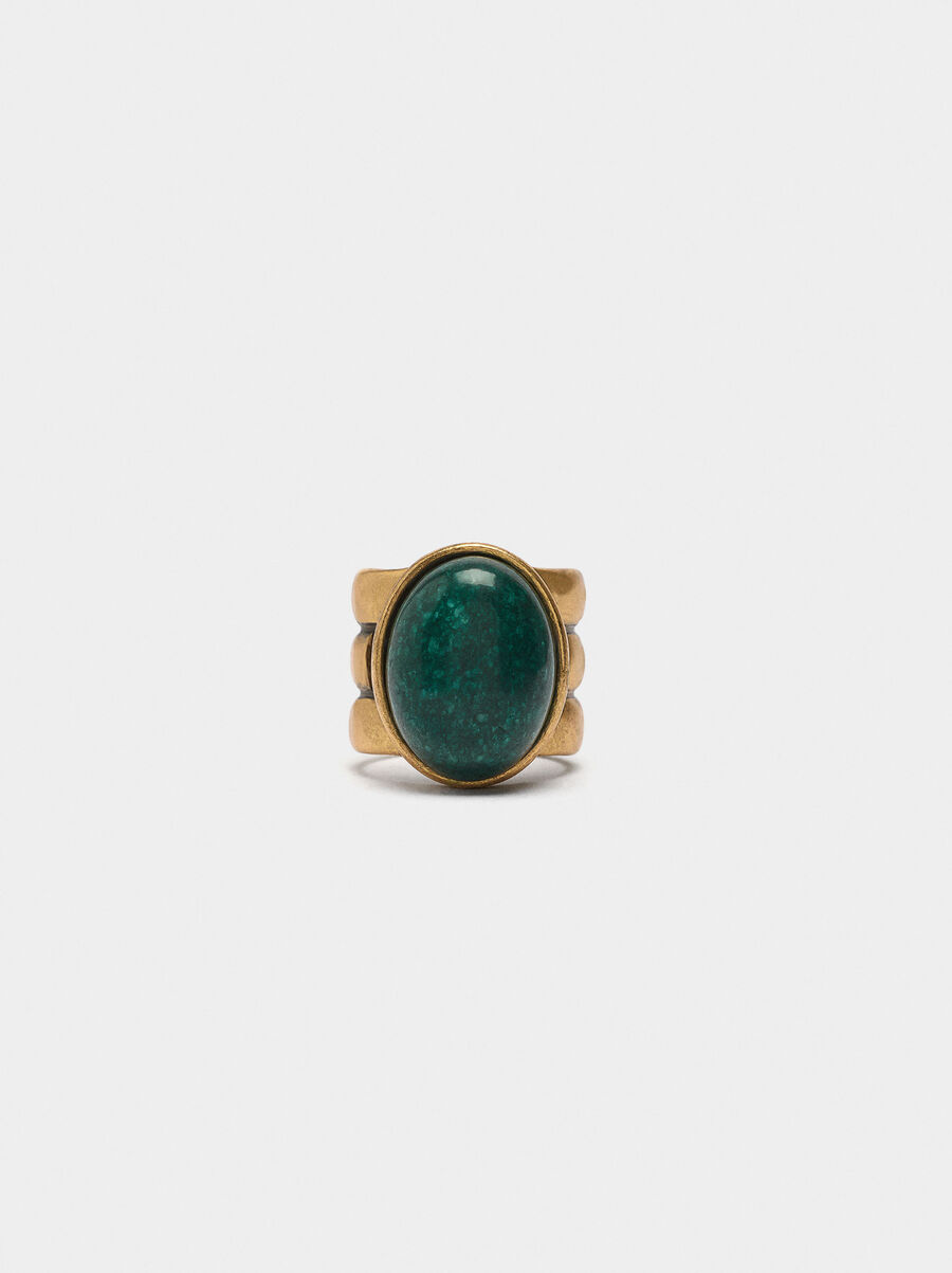 Oval ring with stone