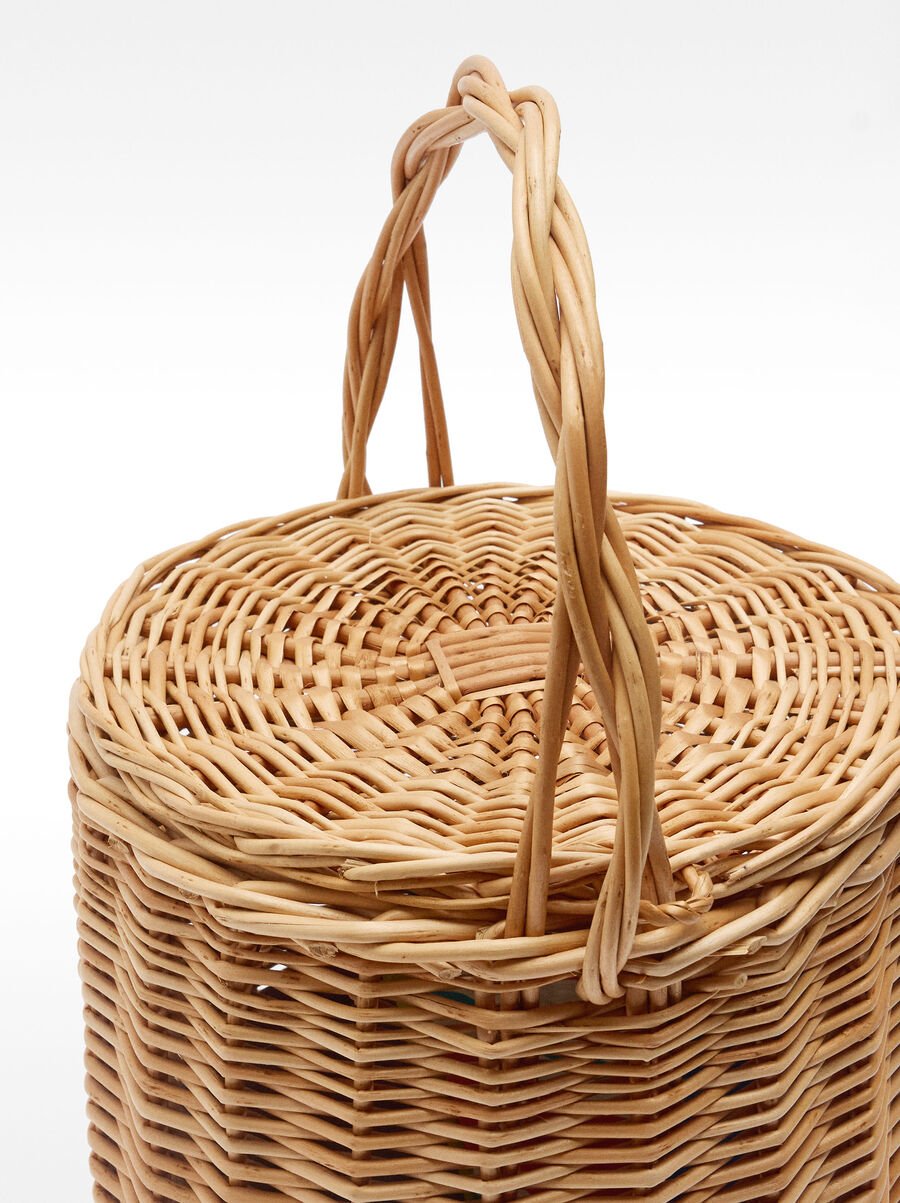 Rounded rattan handbag