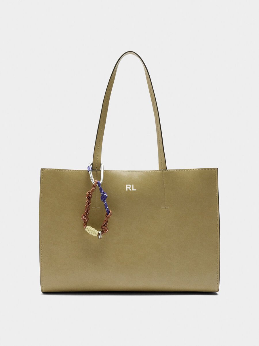 Shopper bag with pendant