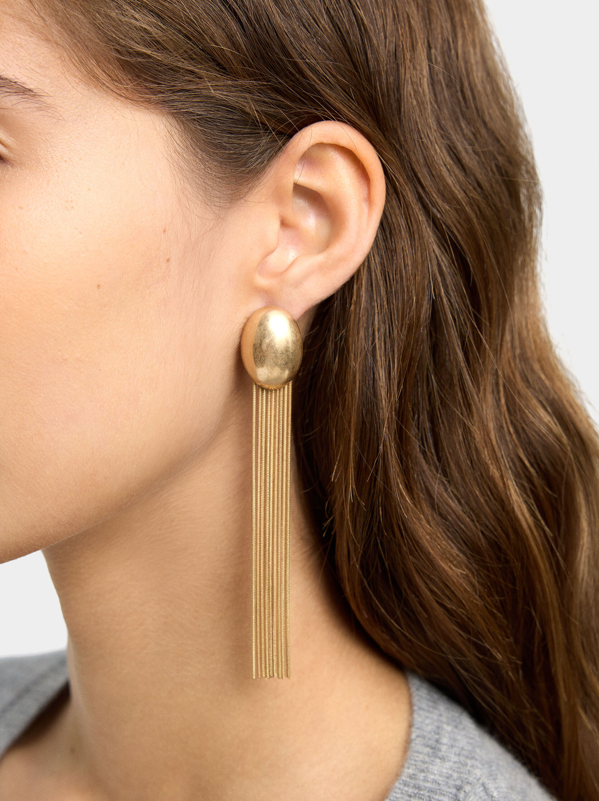 Long earrings with metallic fringes image number 1.0