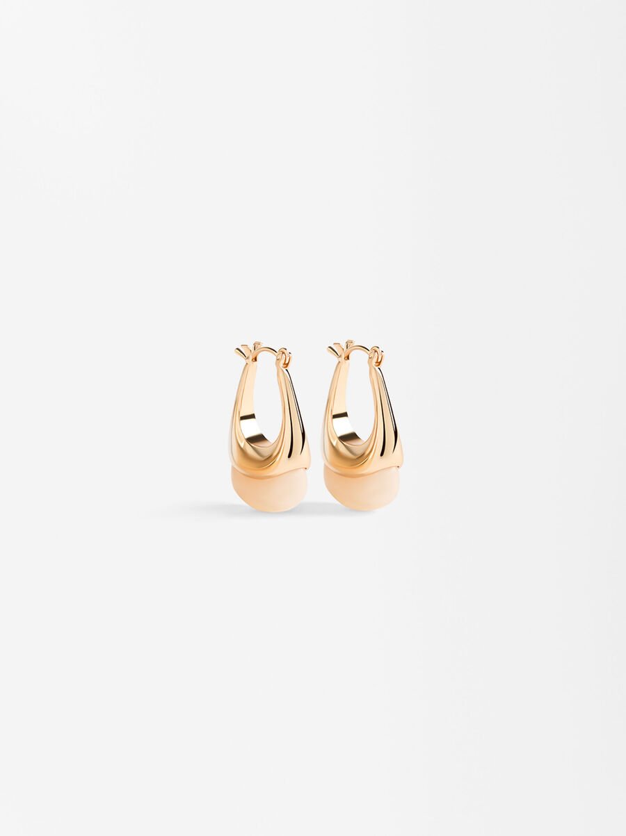 Elongated hoops with pearl detail