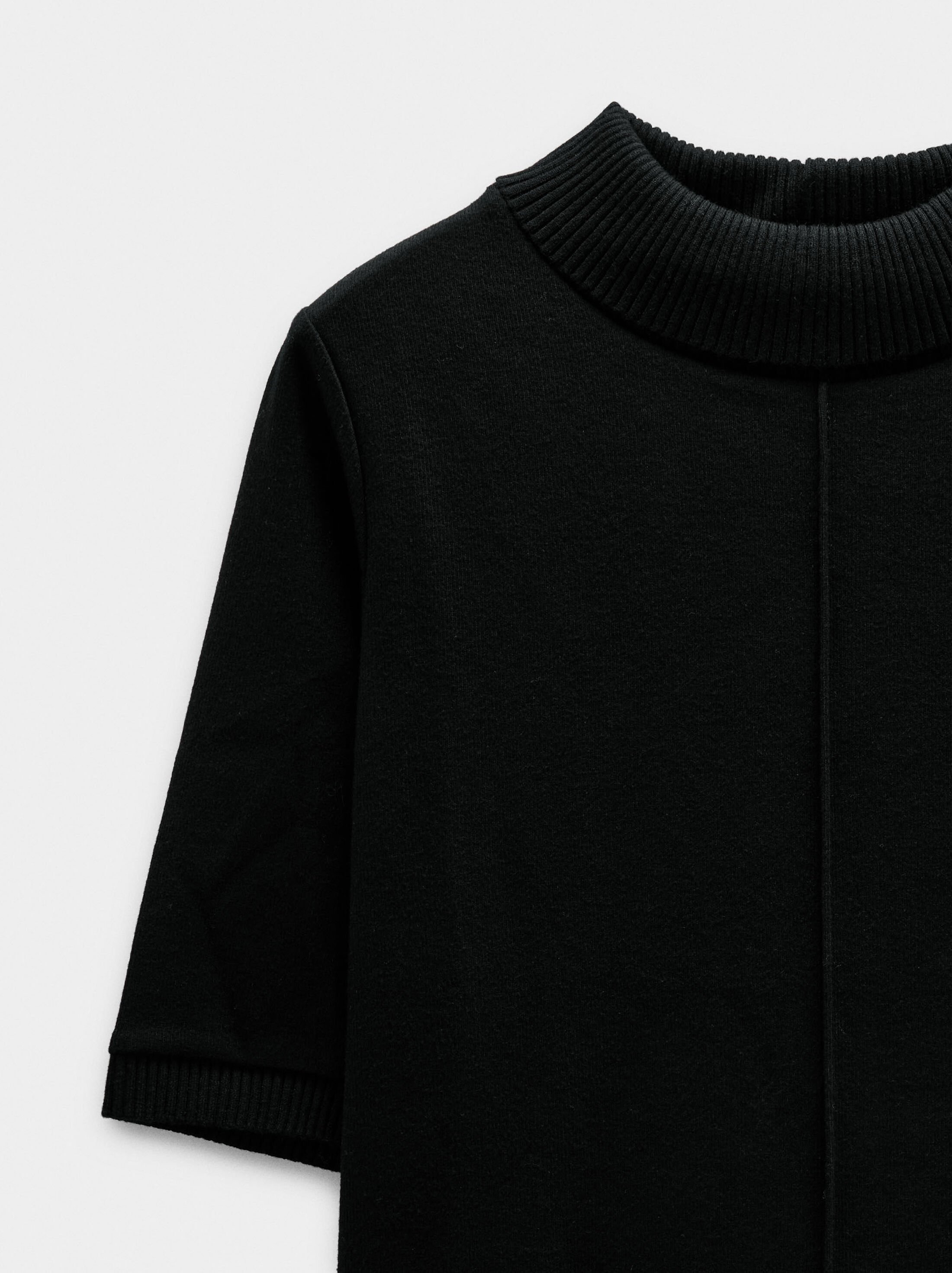 T-shirt with high neck image number 5.0