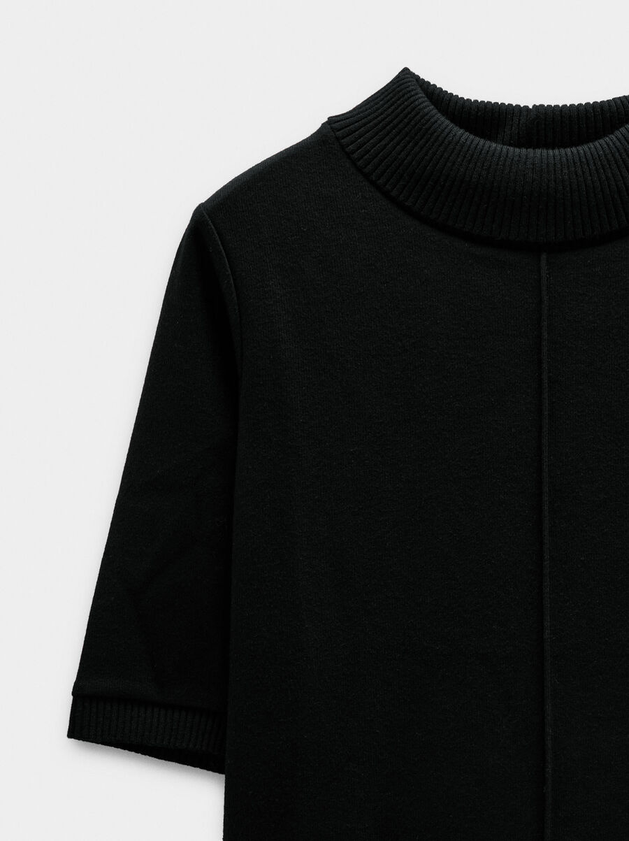 Camiseta de cuello alto