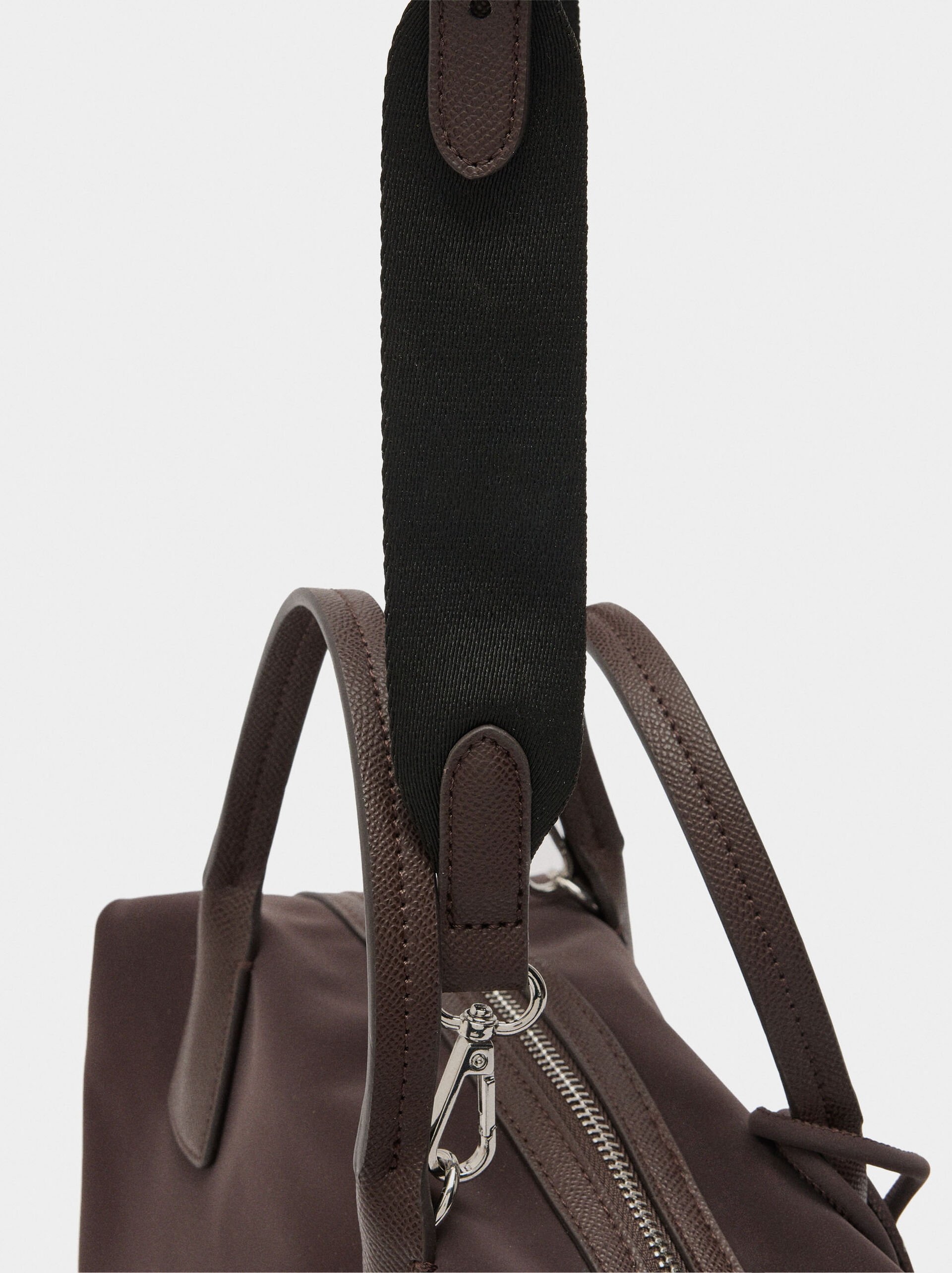 Sac cabas texture douce avec pendentif image number 1.0