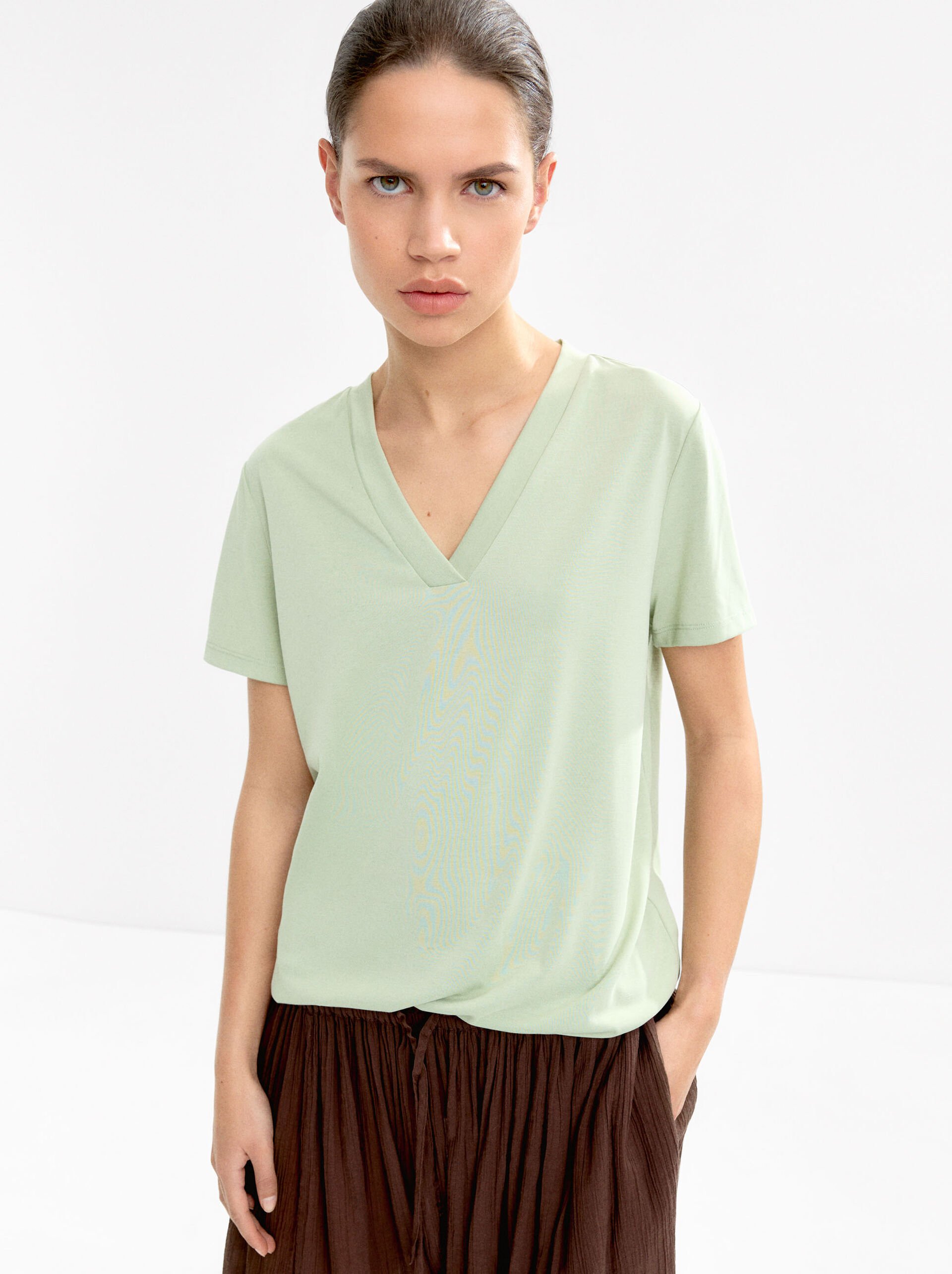 V-neck basic T-shirt image number 1.0