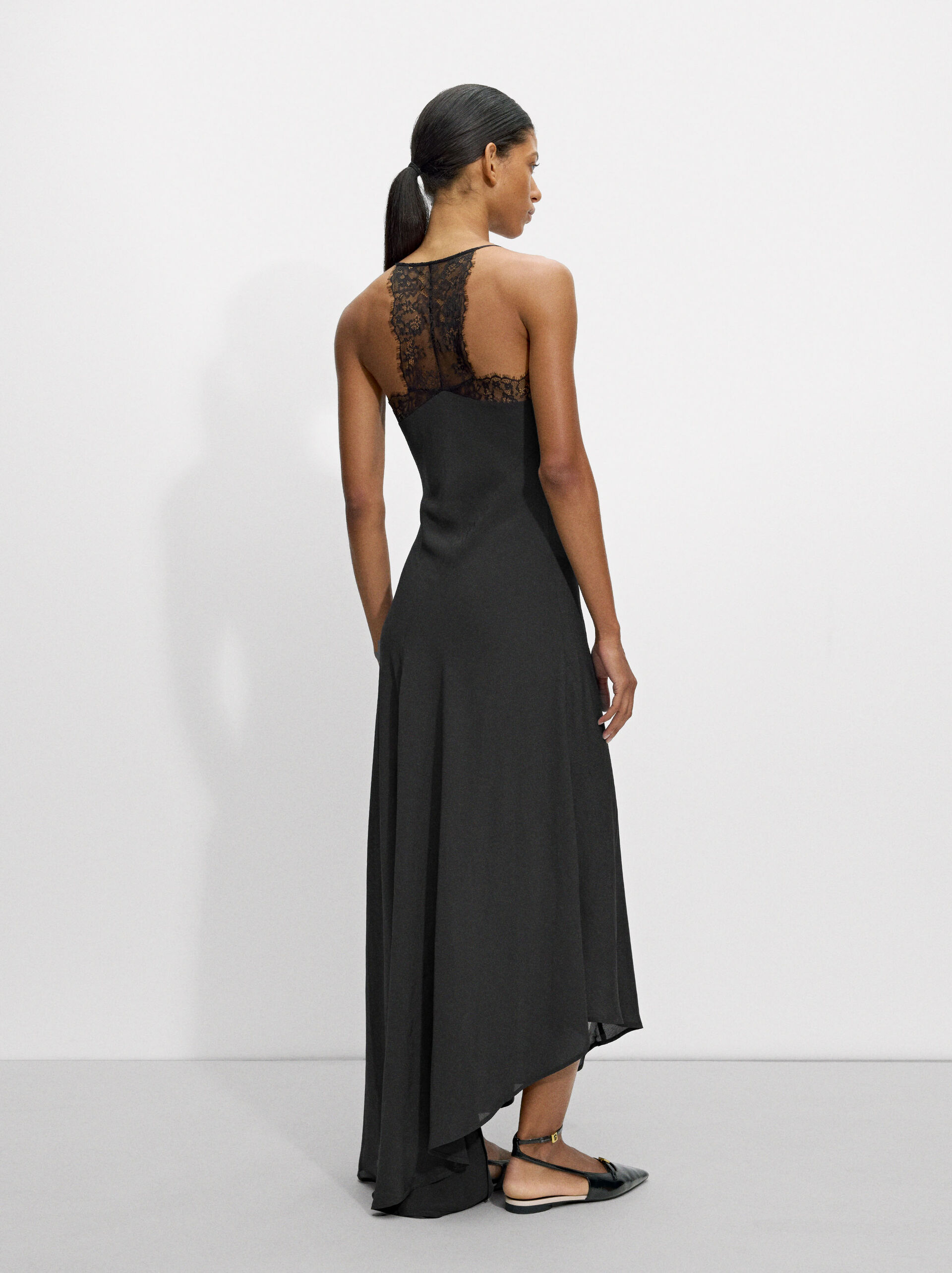 Vestido largo con tirantes y encaje image number 2.0