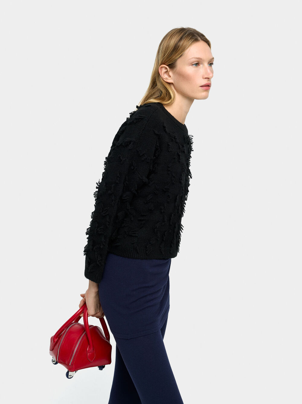 Knitted jumper with fringes