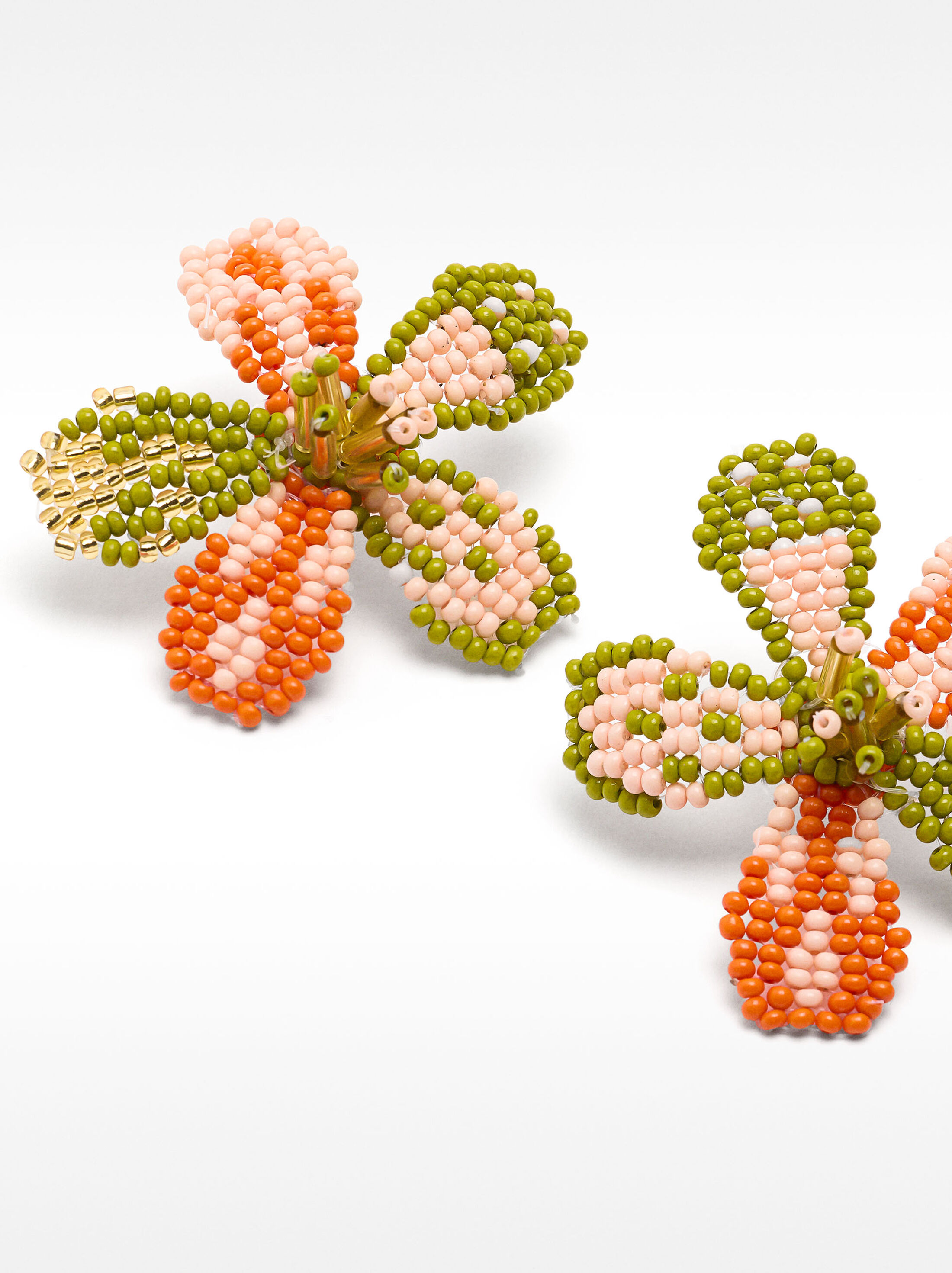 Beaded flower earrings image number 2.0