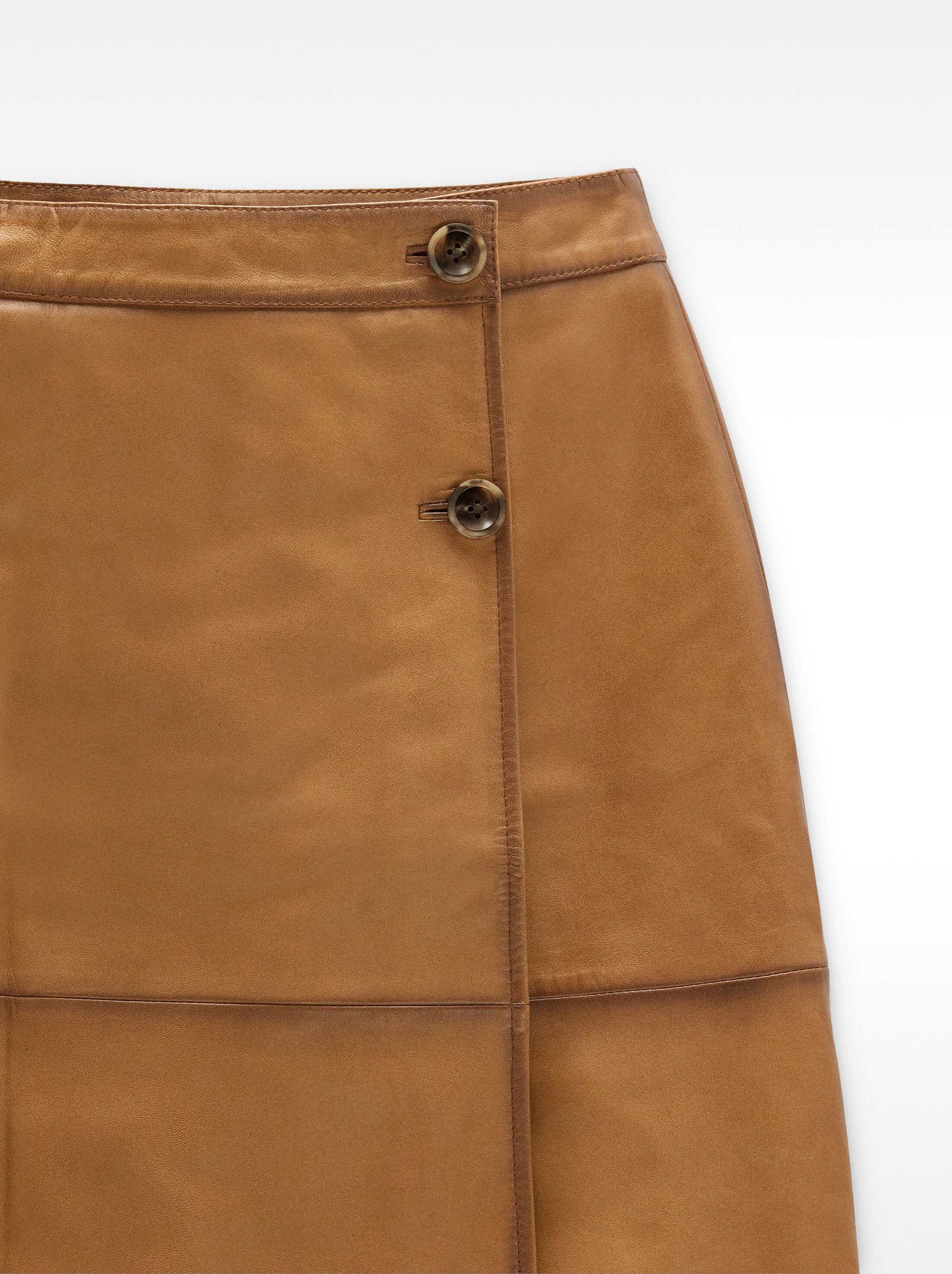 Short leather skirt with marked topstitching image number 6.0