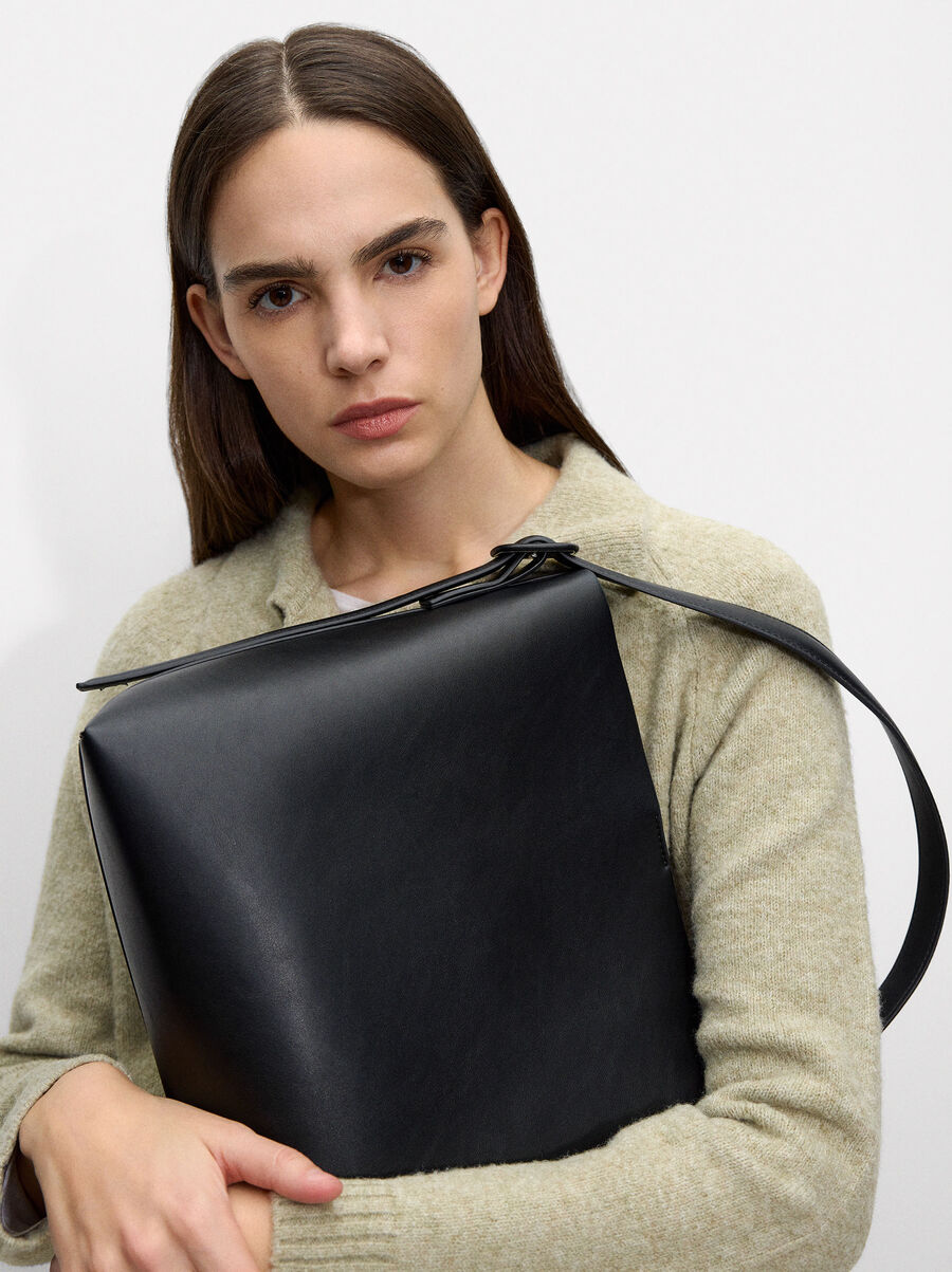 Shoulder bag with removable bag