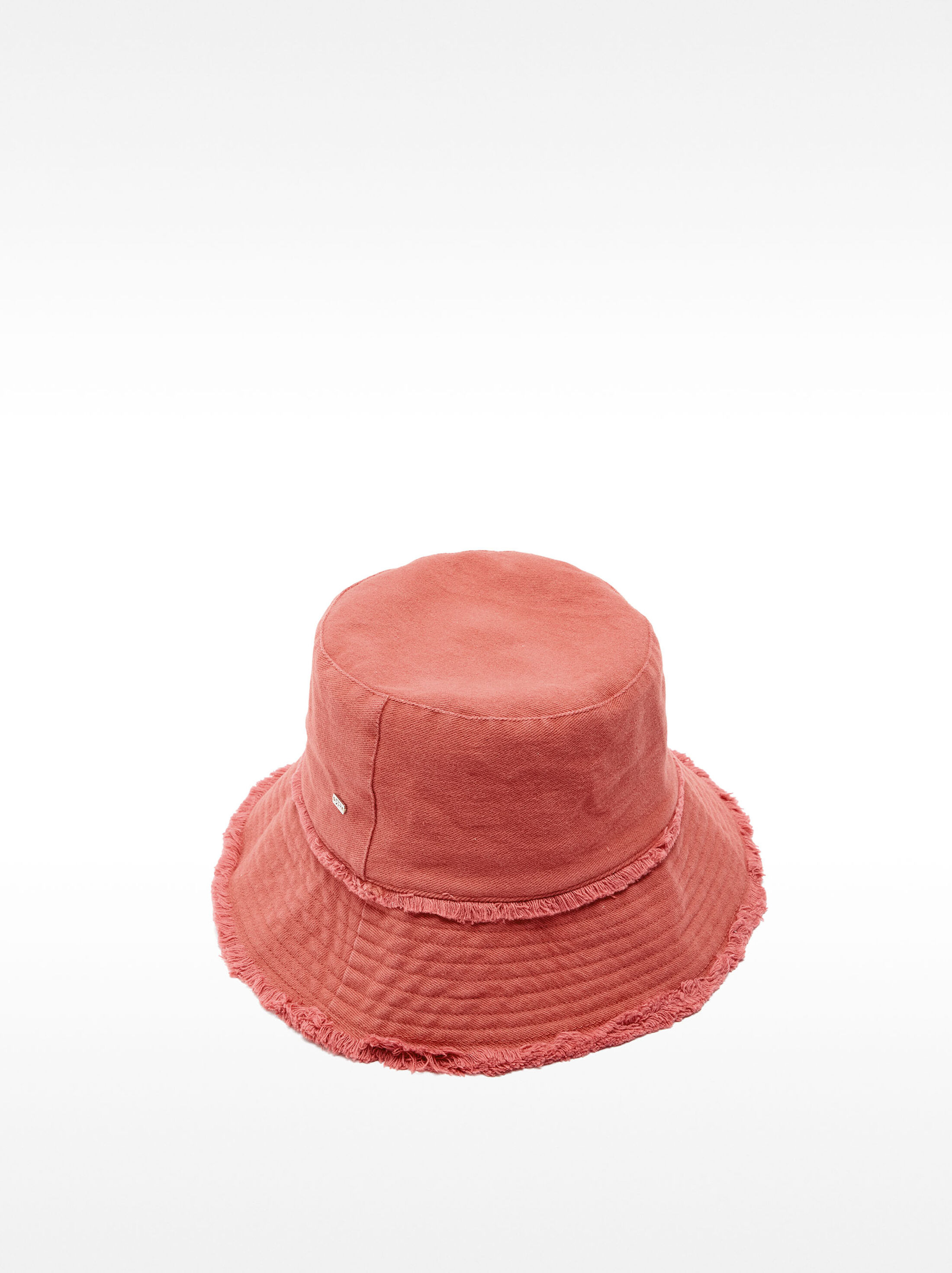 Gorro bucket deshilachado image number 2.0