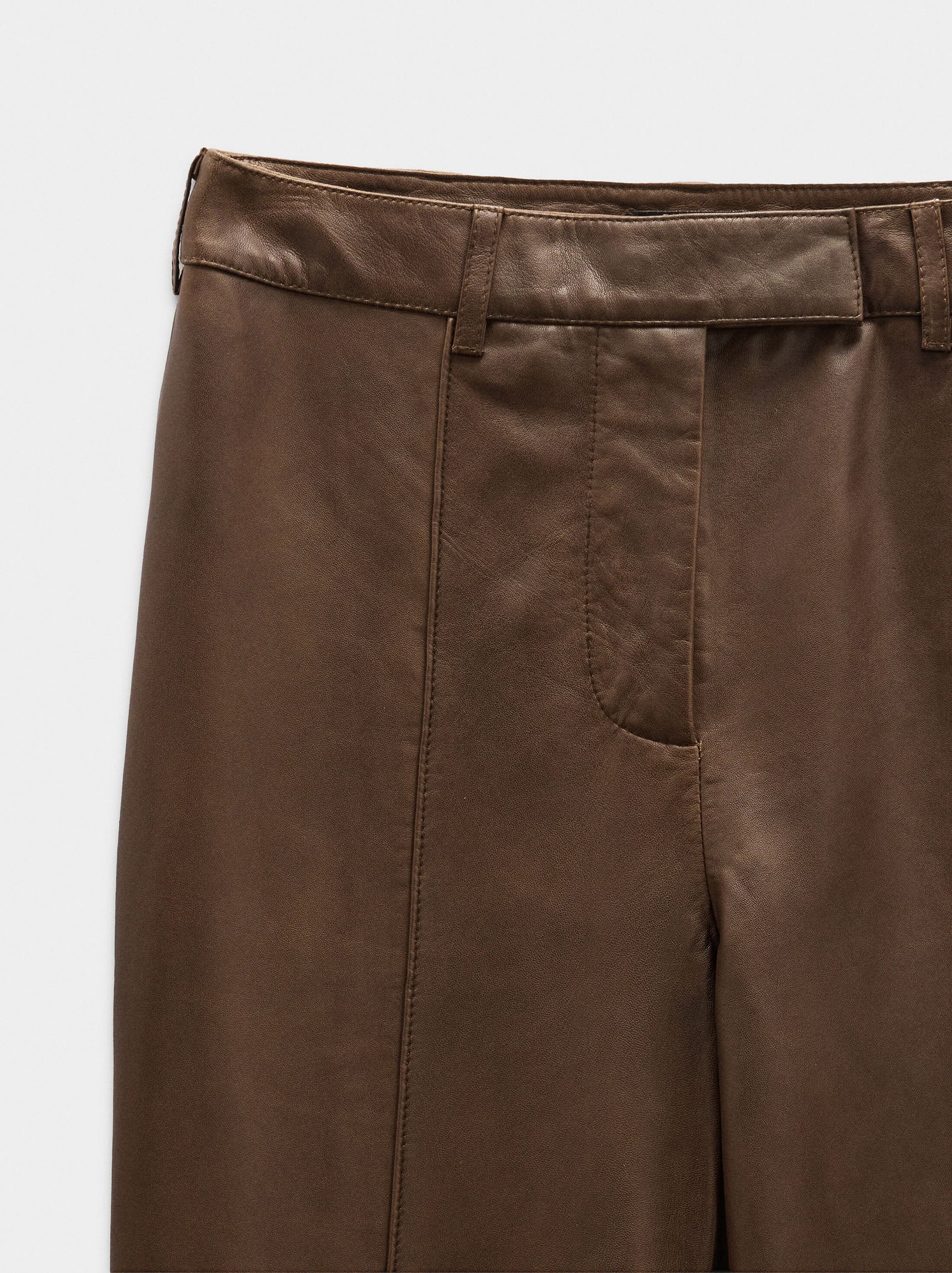 Pantalons de campana de pell image number 5.0