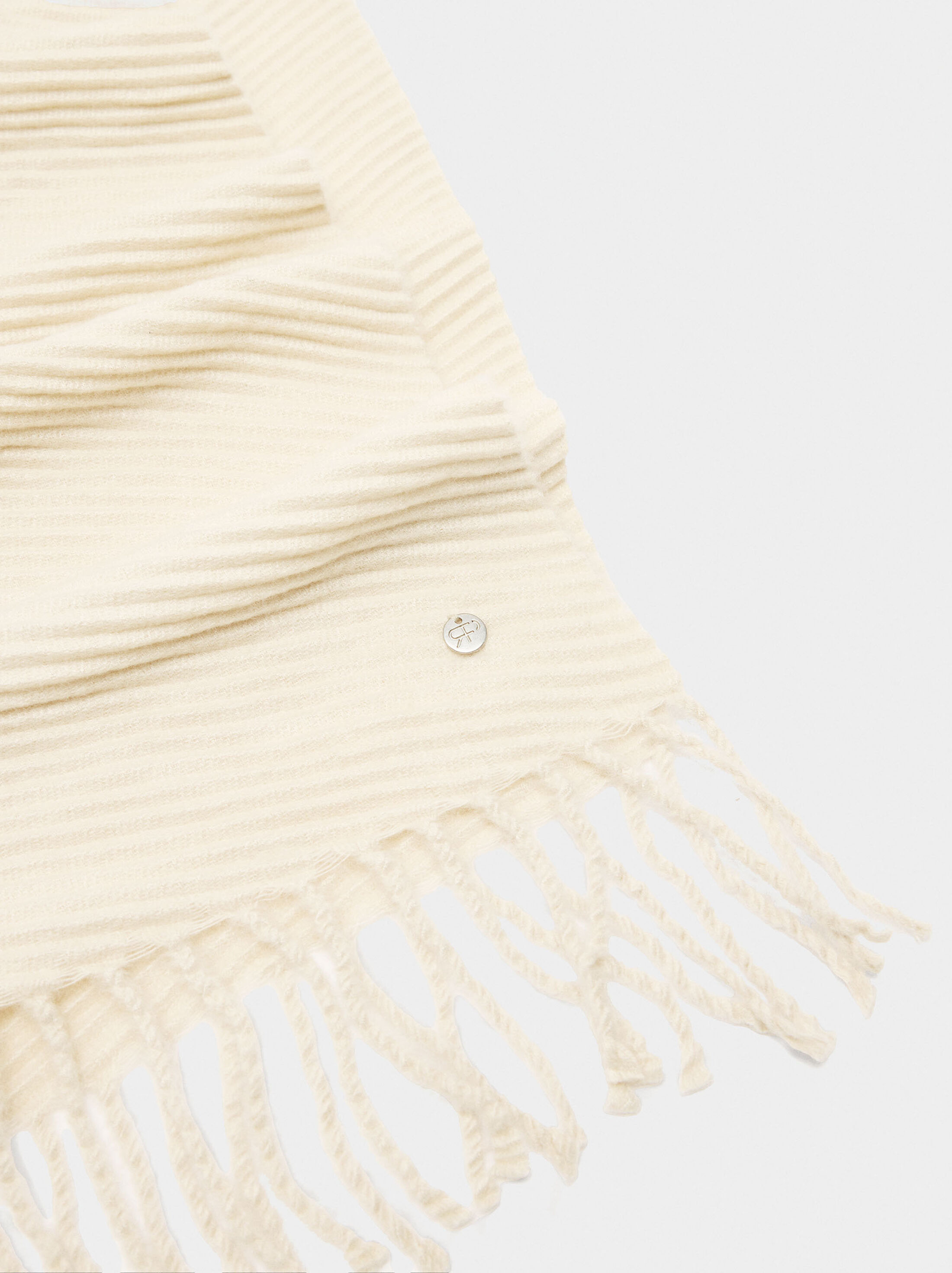 Scarf with fringes image number 1.0