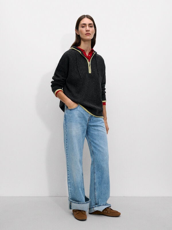 Hooded sweater with contrast detail