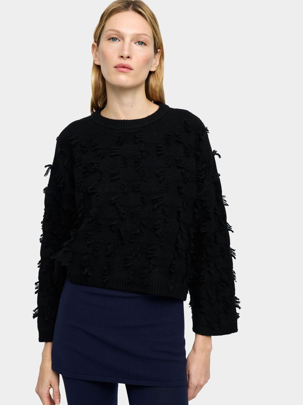 Knitted jumper with fringes