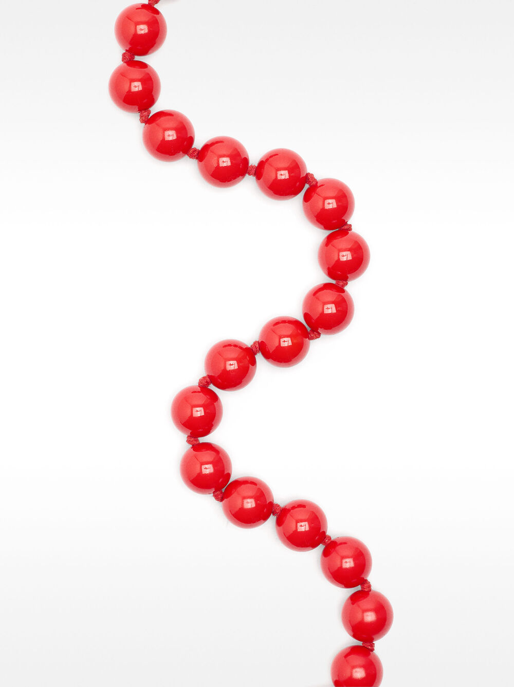 Single-color bead necklace