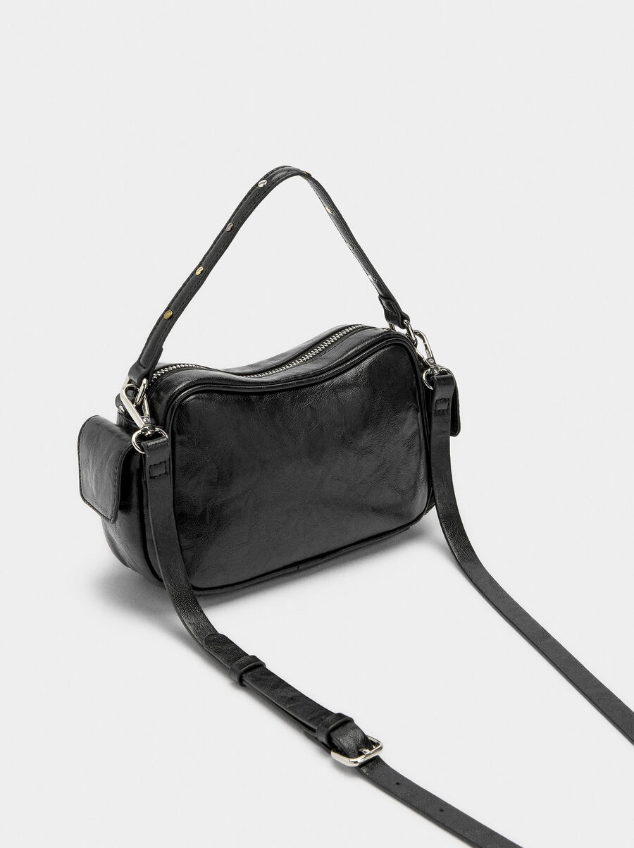 Bolso de mano con tachuelas