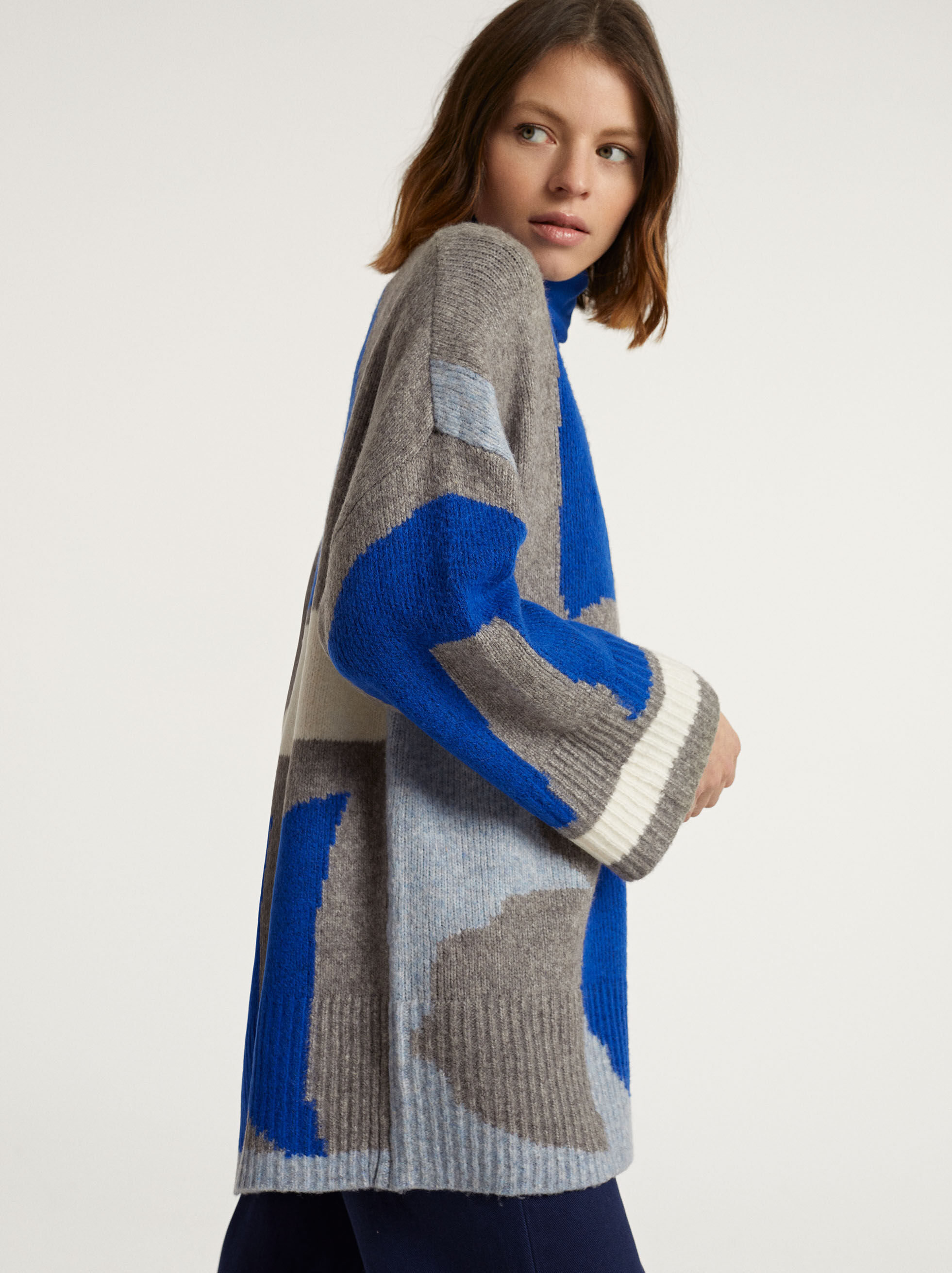 grey knitted jacket