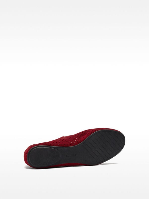 Leather ballet flats with strap and buckle