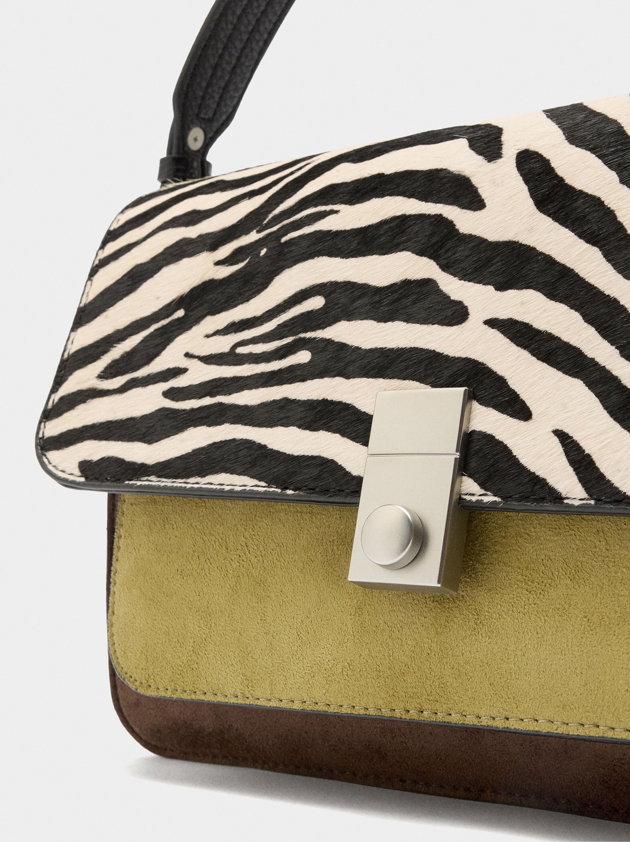 Bolso bandolera detalles de piel image number 2.0