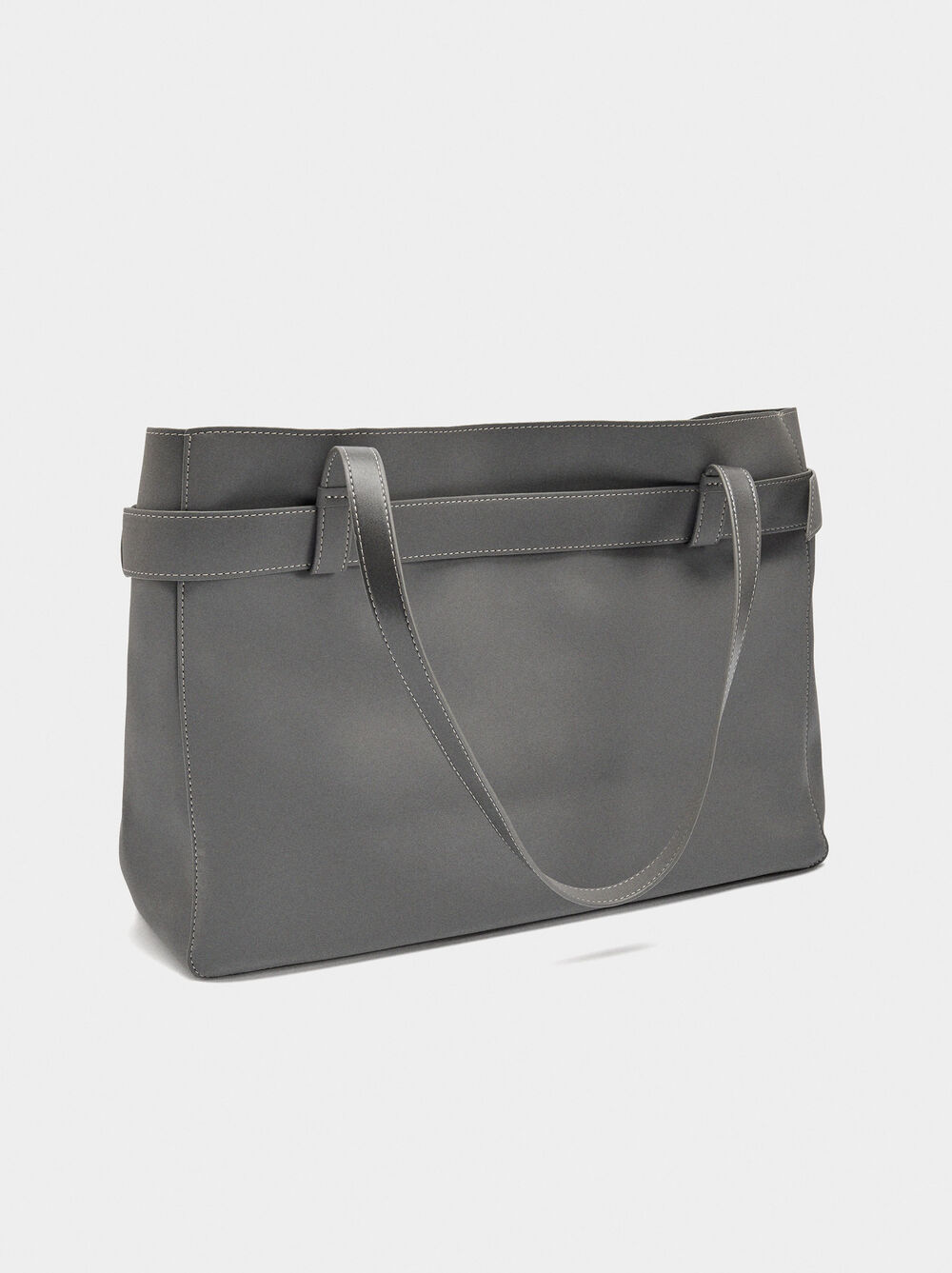 Shopper bag with belt and pendant