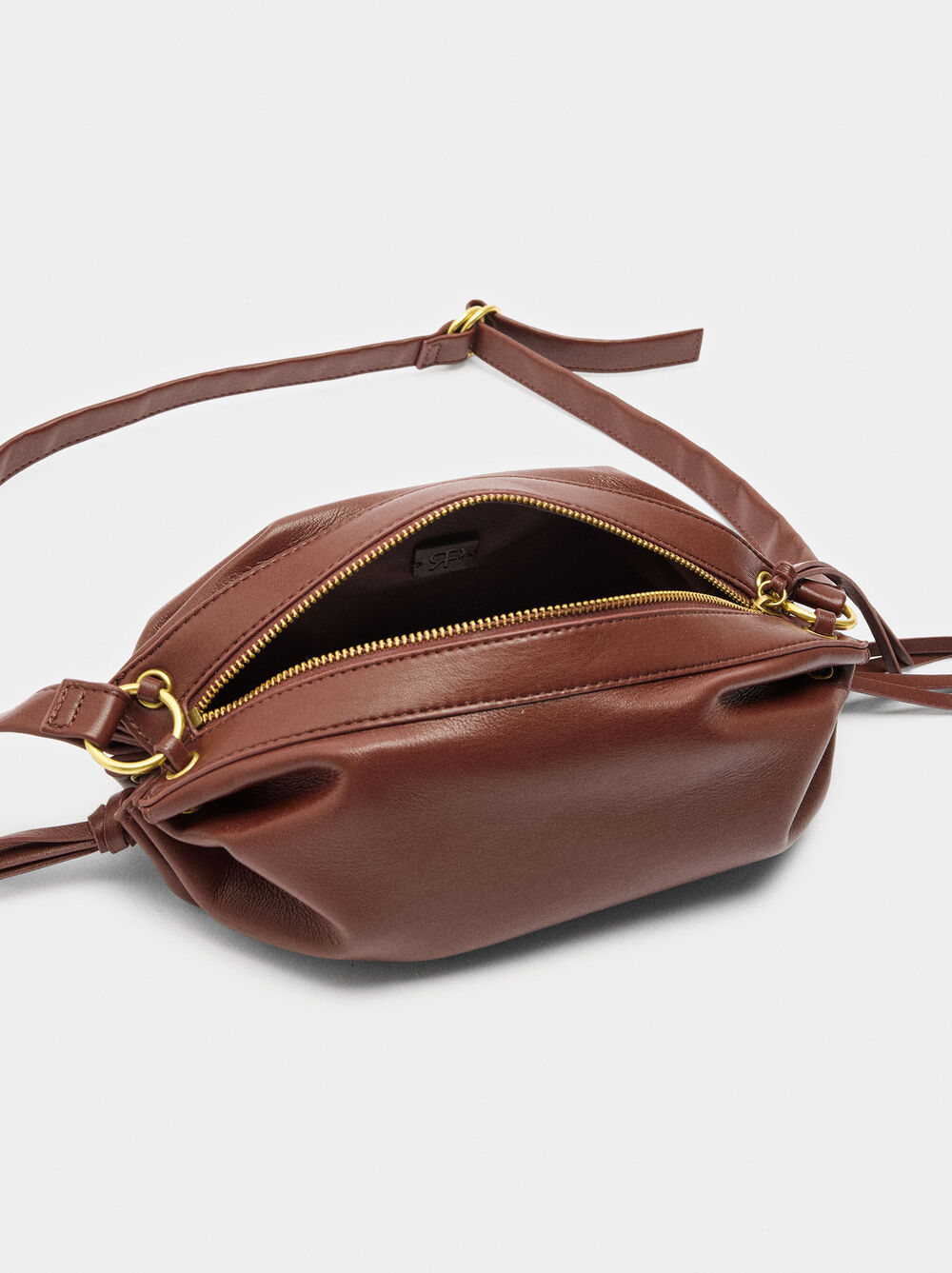 Crossbody bag with gathers