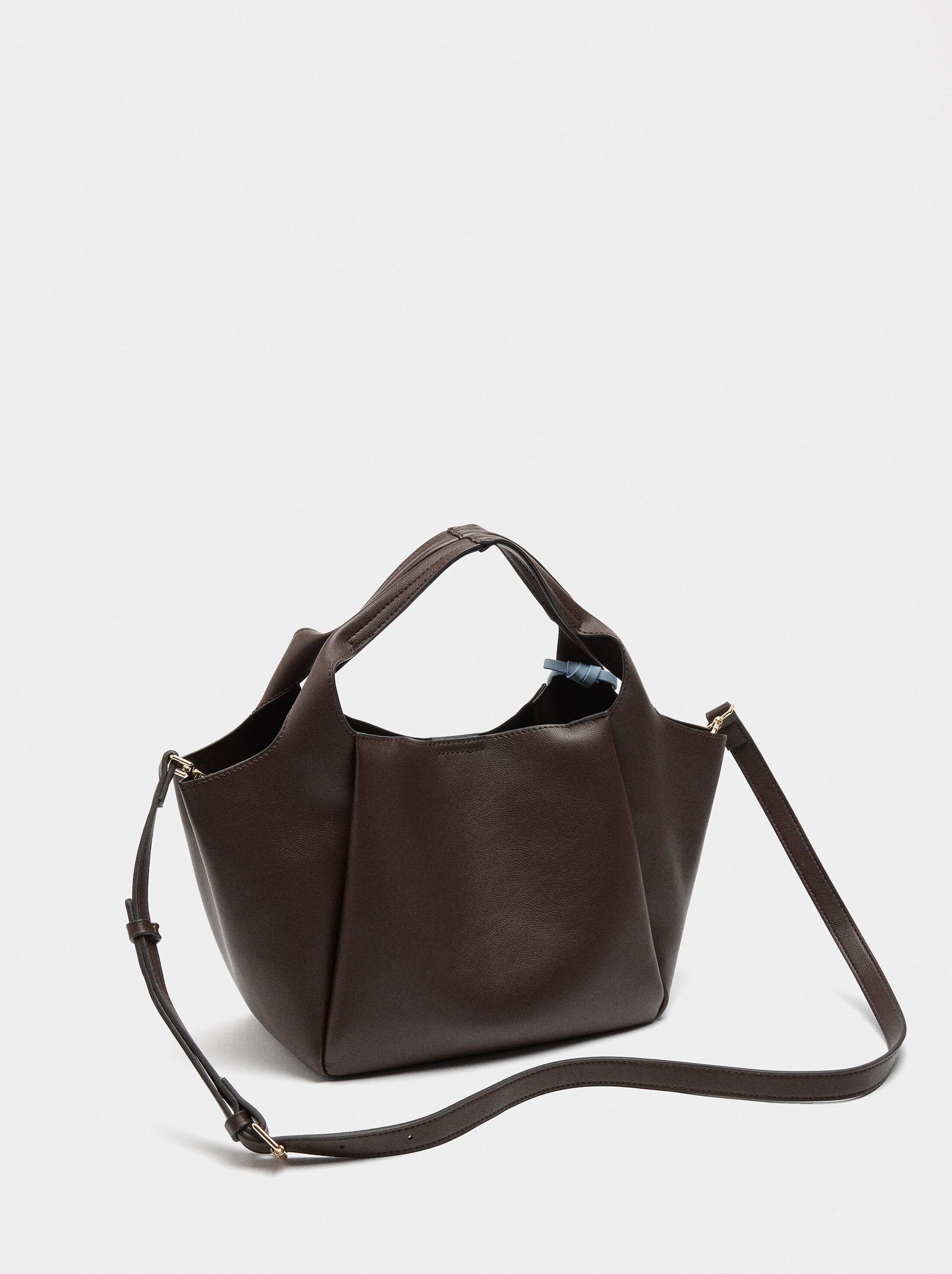 Bossa tote amb penjant image number 2.0