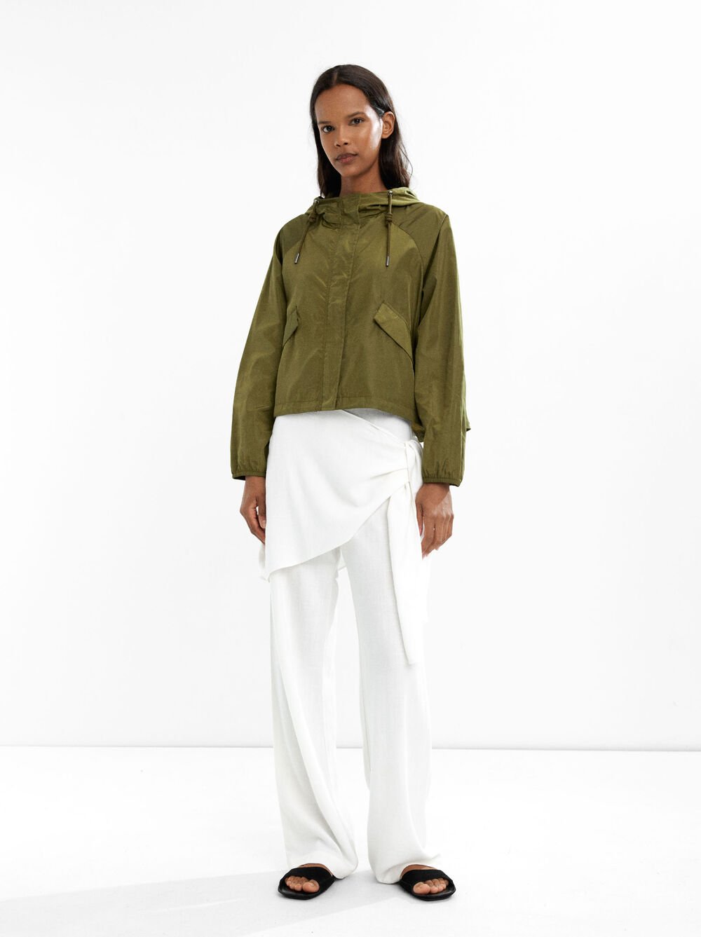 Satinjacke mit Kapuze