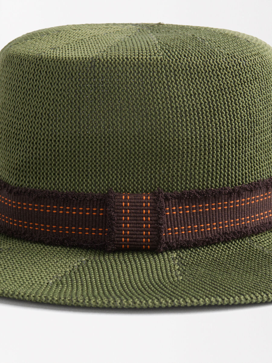 Knit hat with ribbon detail