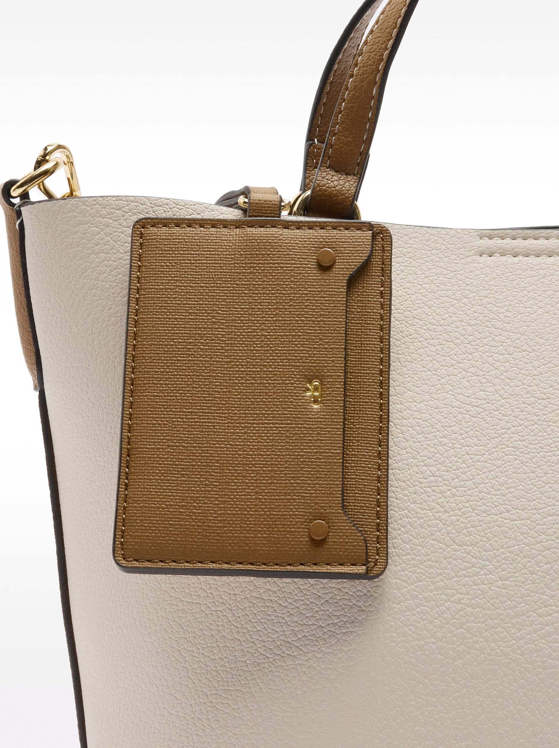 Tote bag with charm image number 2.0