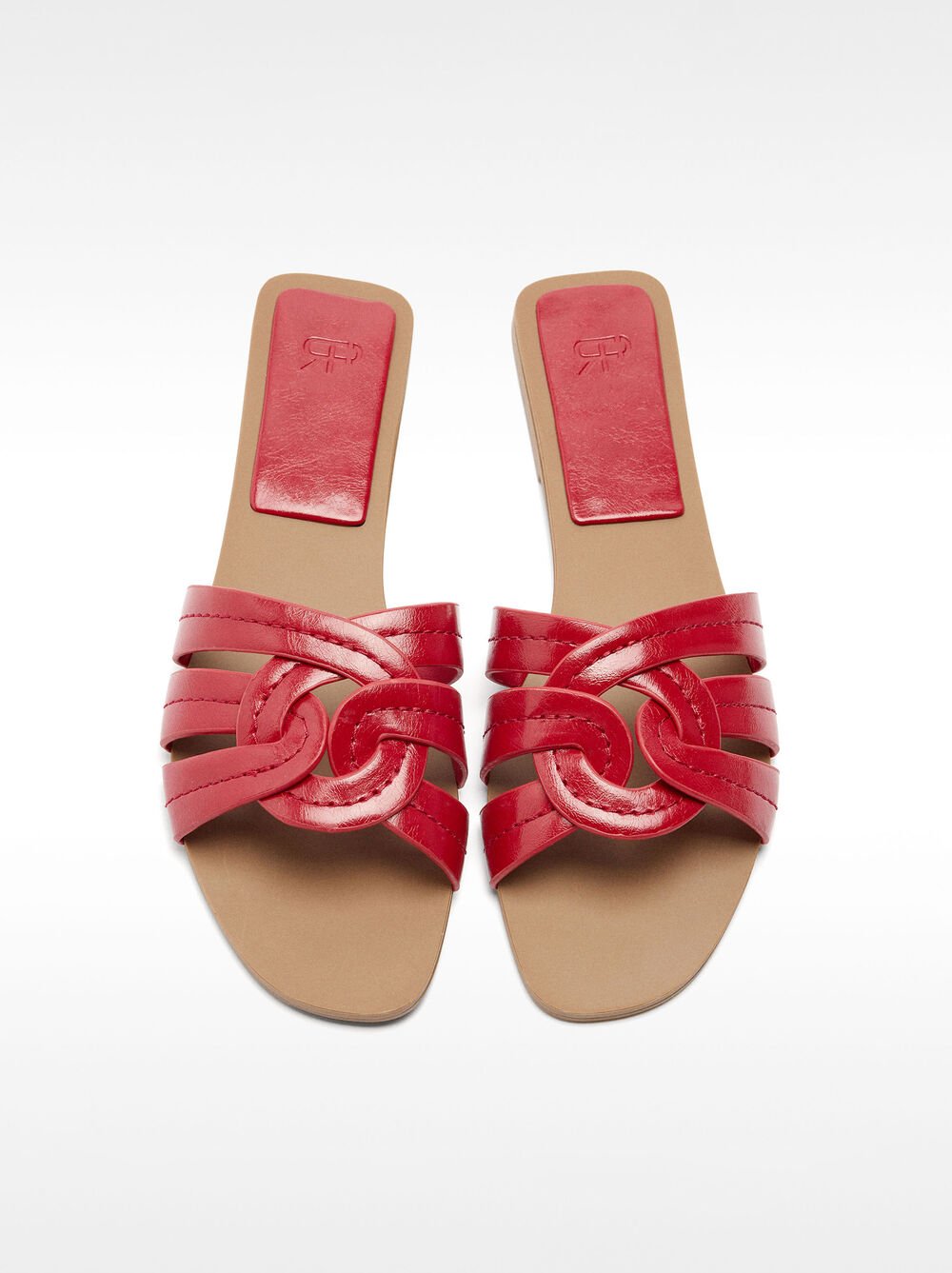 Crossed flat sandals