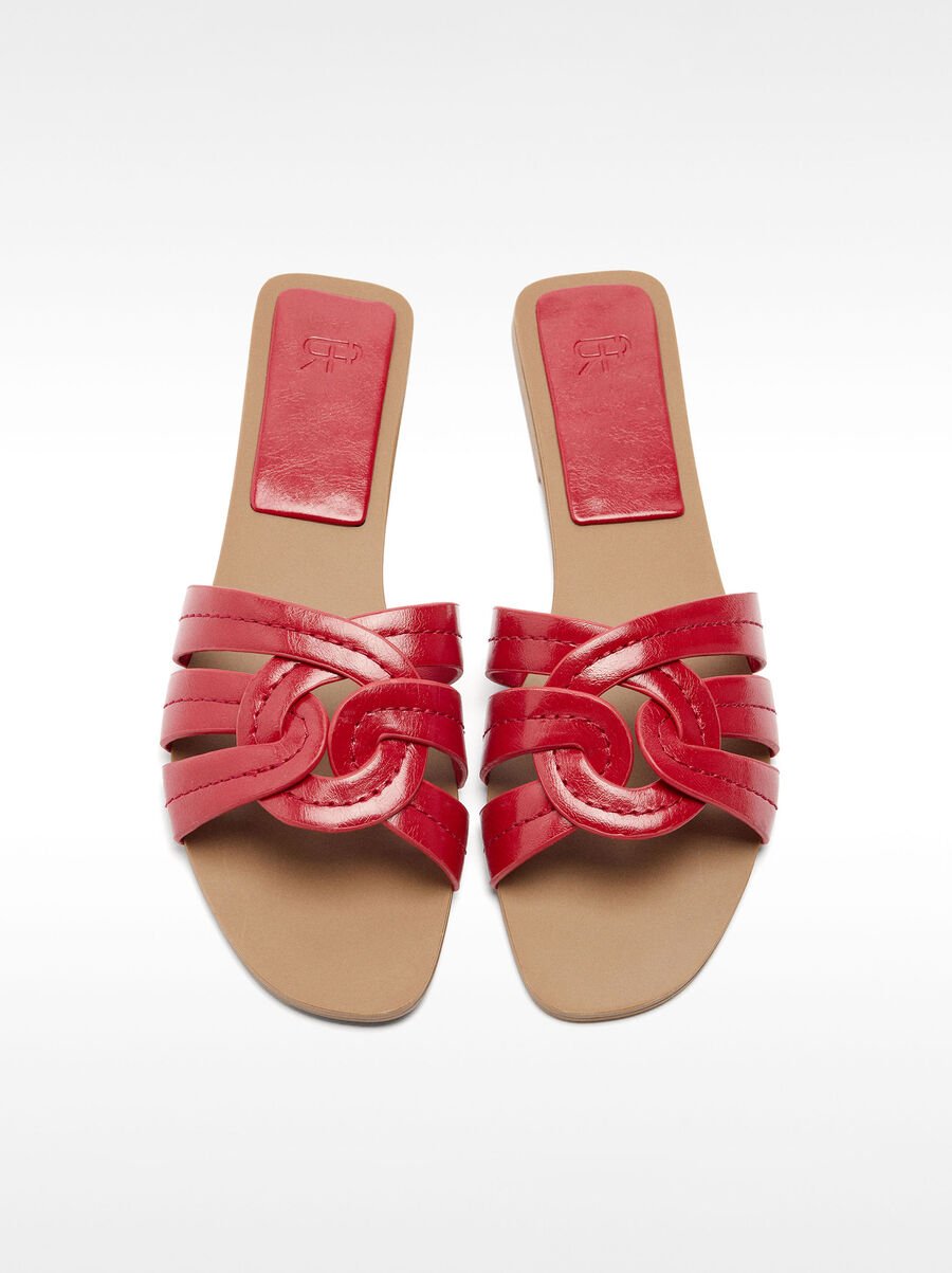 Crossed flat sandals