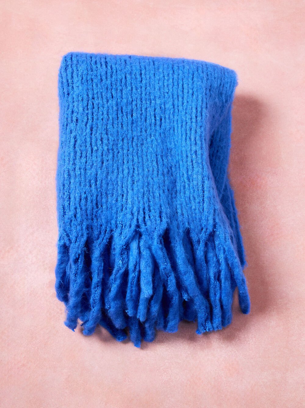 Scarf with fringes