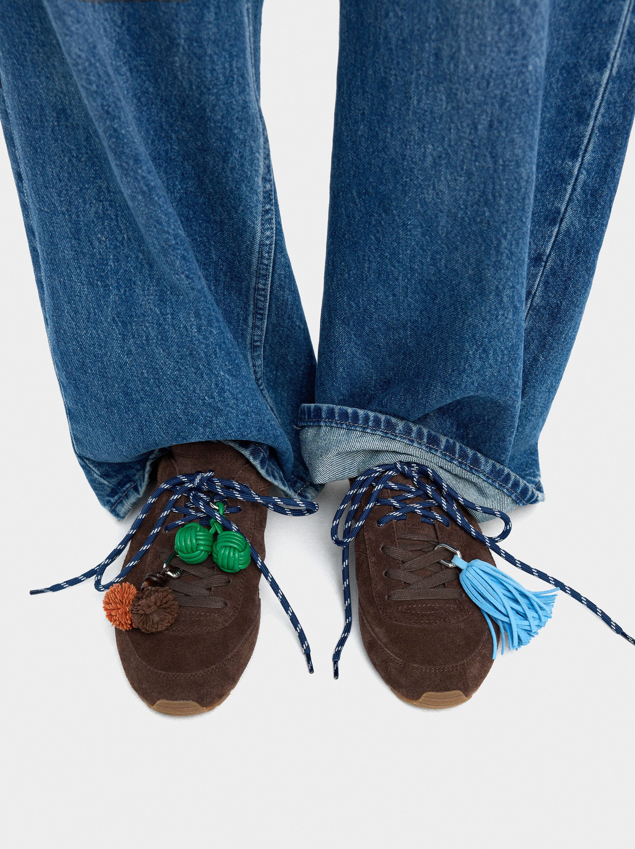 Shoelaces with pendant image number 1.0