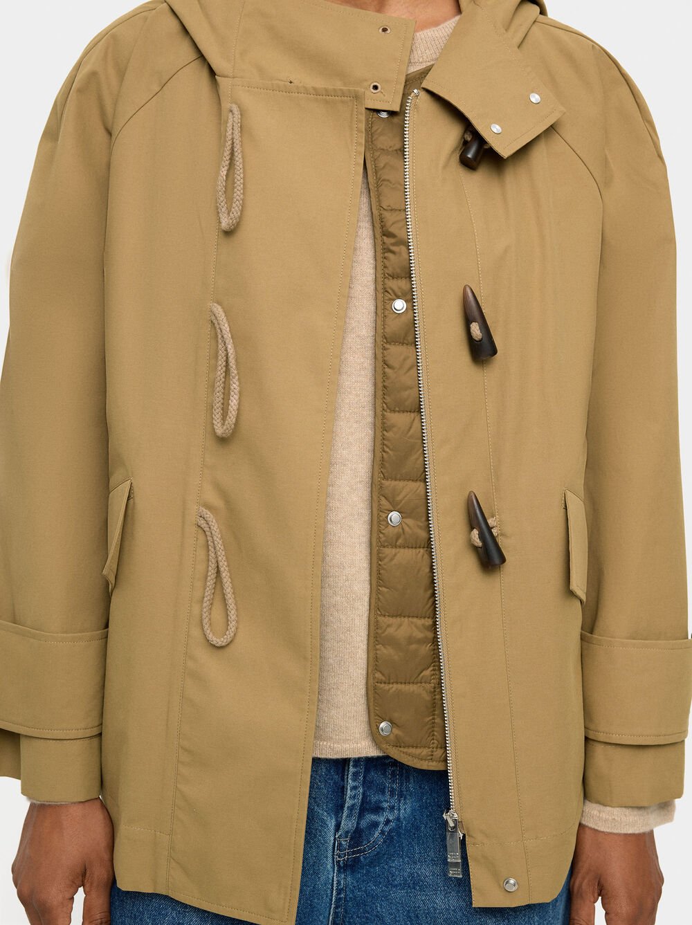 Chaqueta con capucha y chaleco