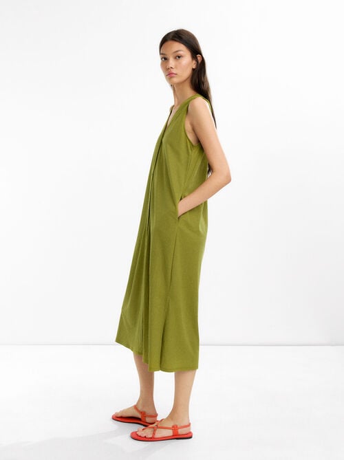 Dress with buttons