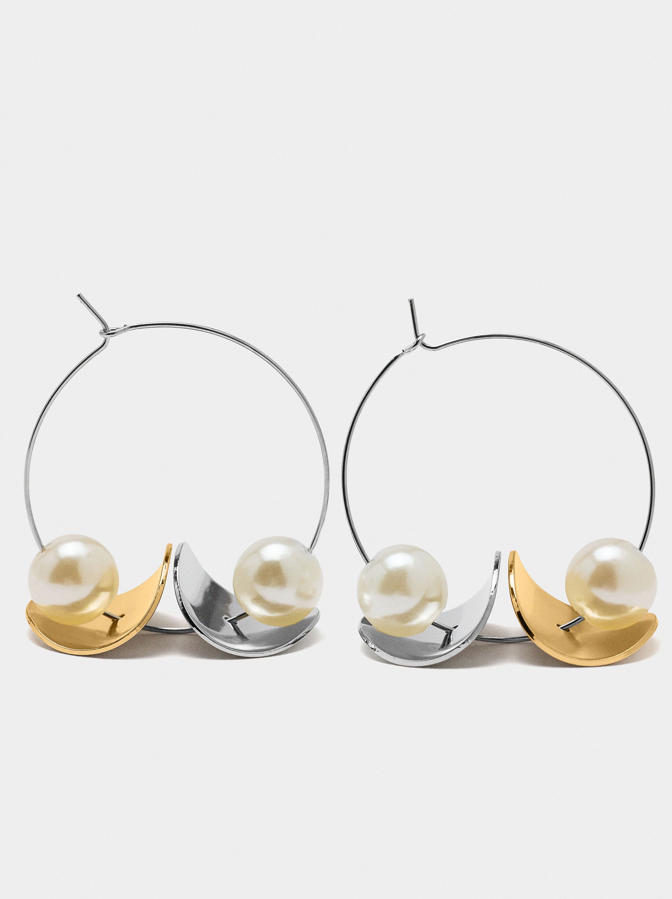 Bicolor petal hoop earrings with pearls image number 1.0