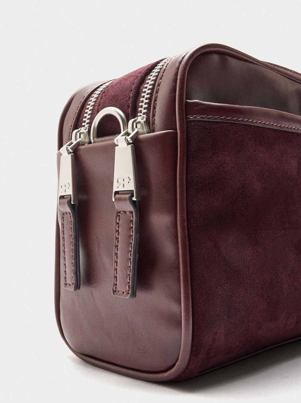 Crossbody bag contrast of textures