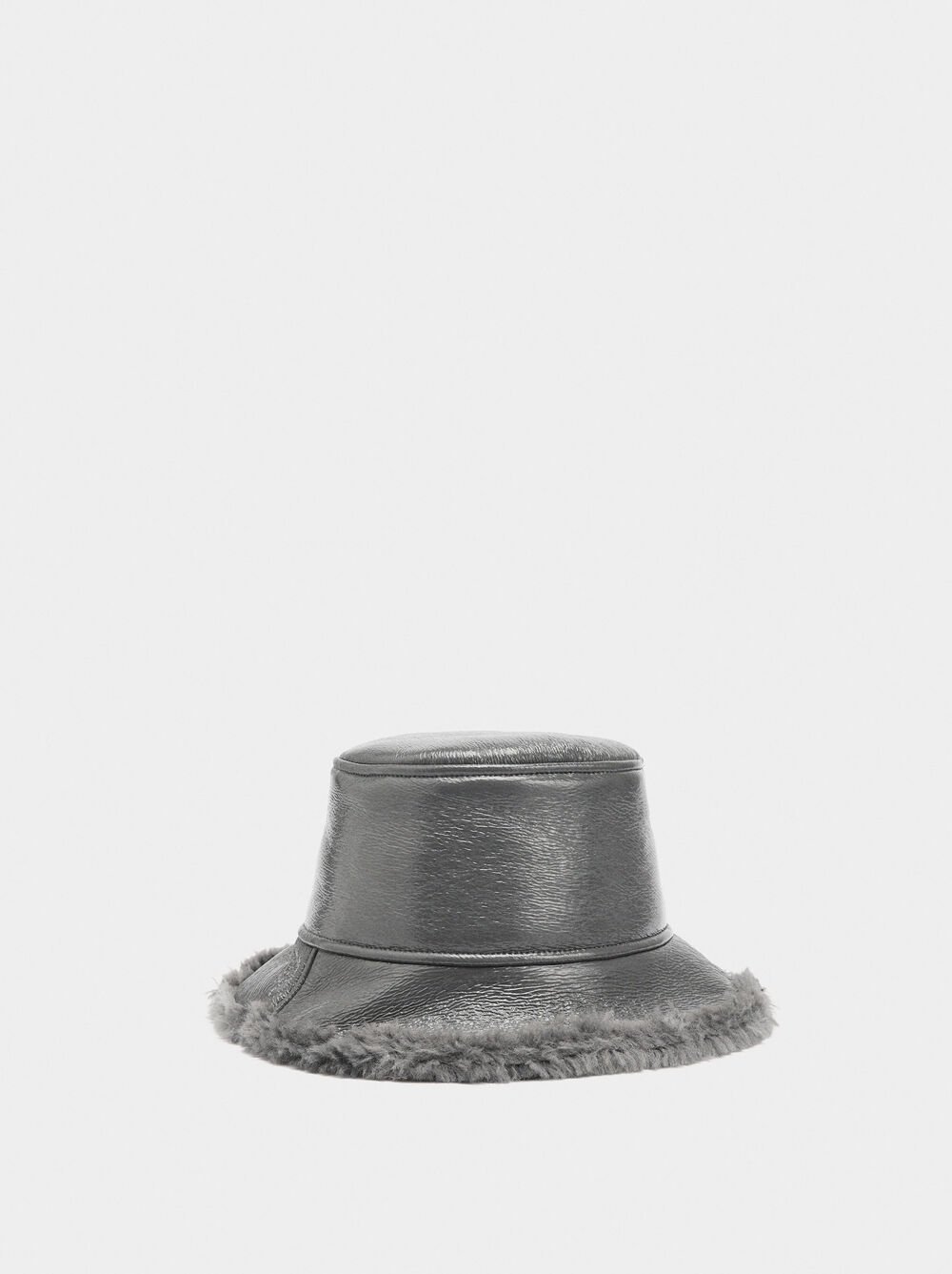 Varnished bucket bag hat