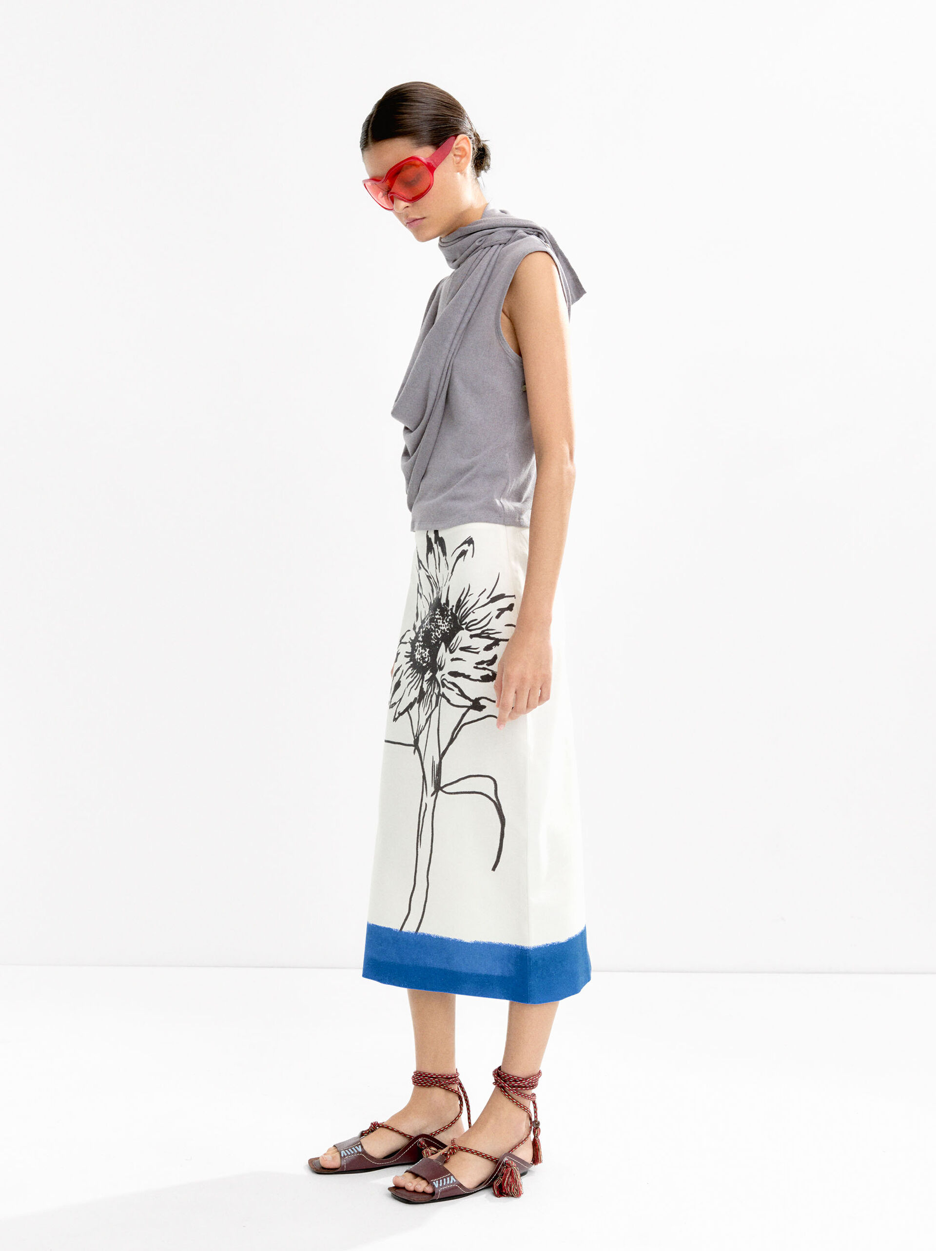 Falda midi con lino estampado floral image number 2.0