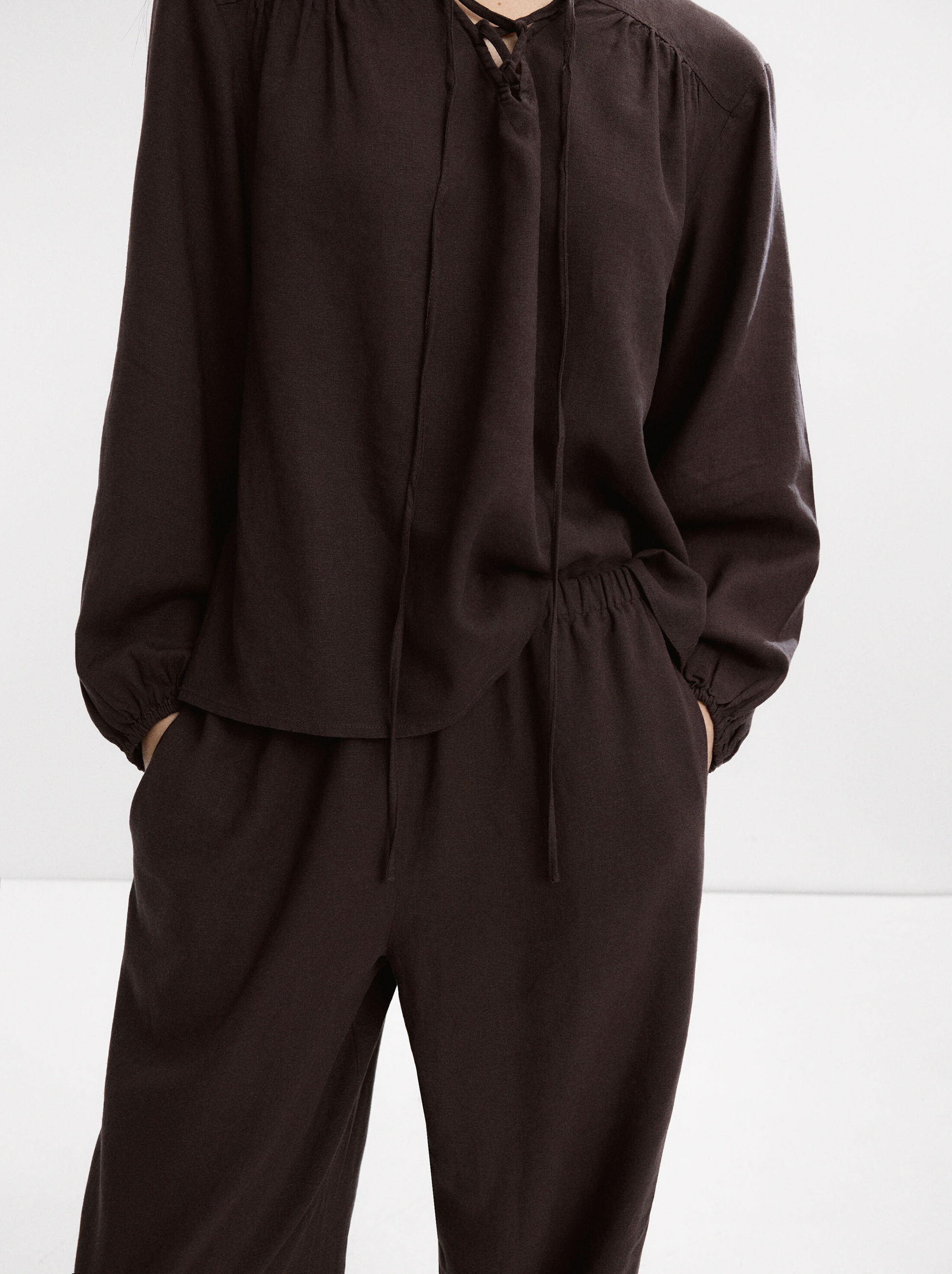 Blouse with linen long sleeve image number 4.0