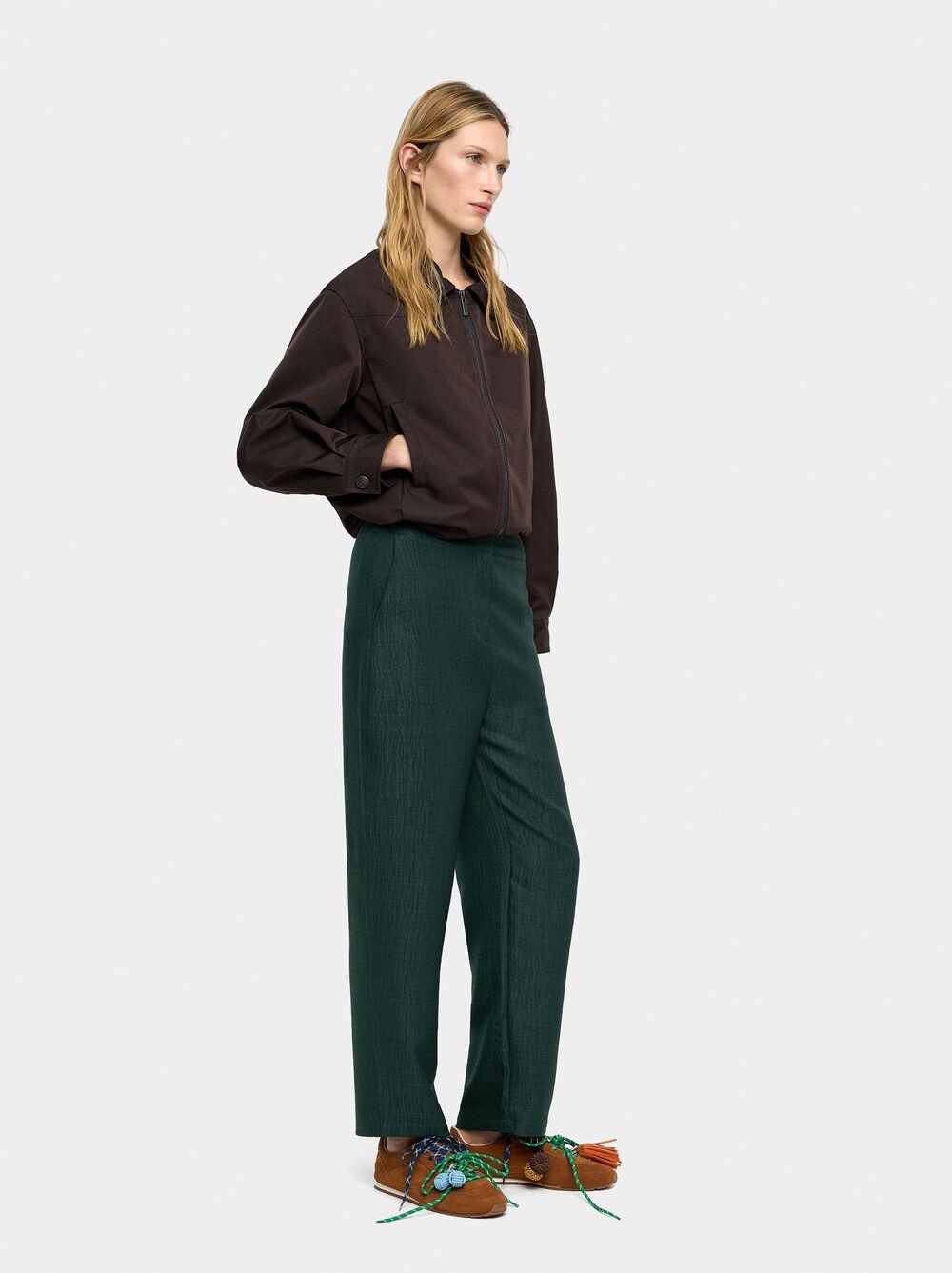 Trousers with crinkled effect
