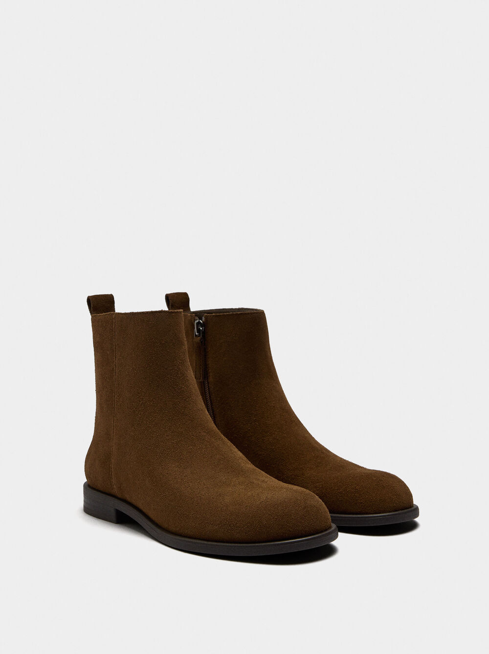 Leather ankle boots with low heel