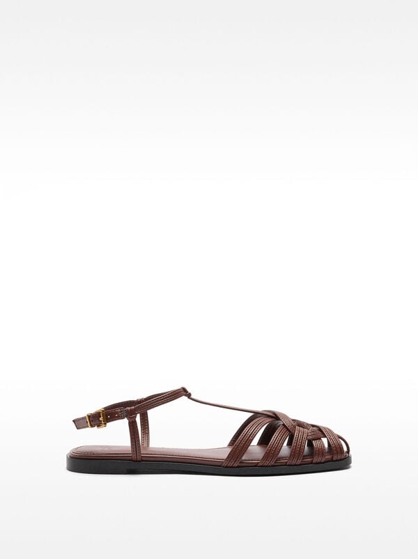 Flat sandals with braided straps