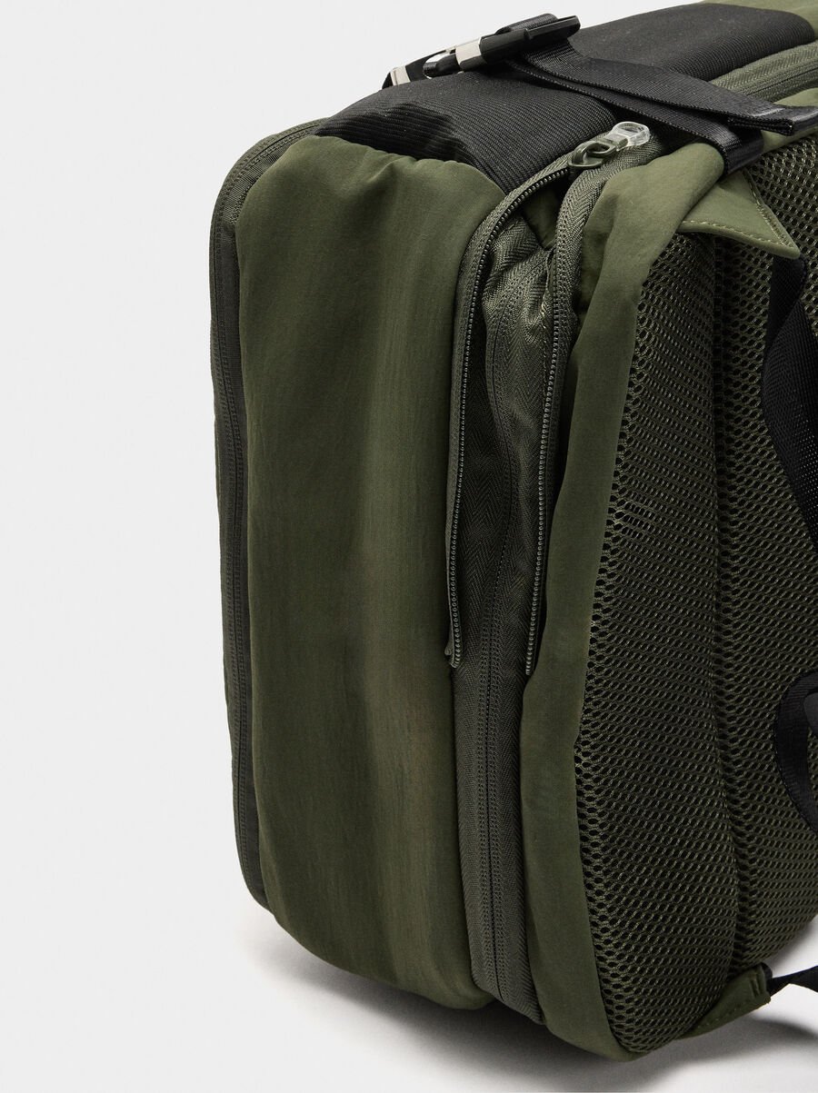 Expandable nylon cabin backpack