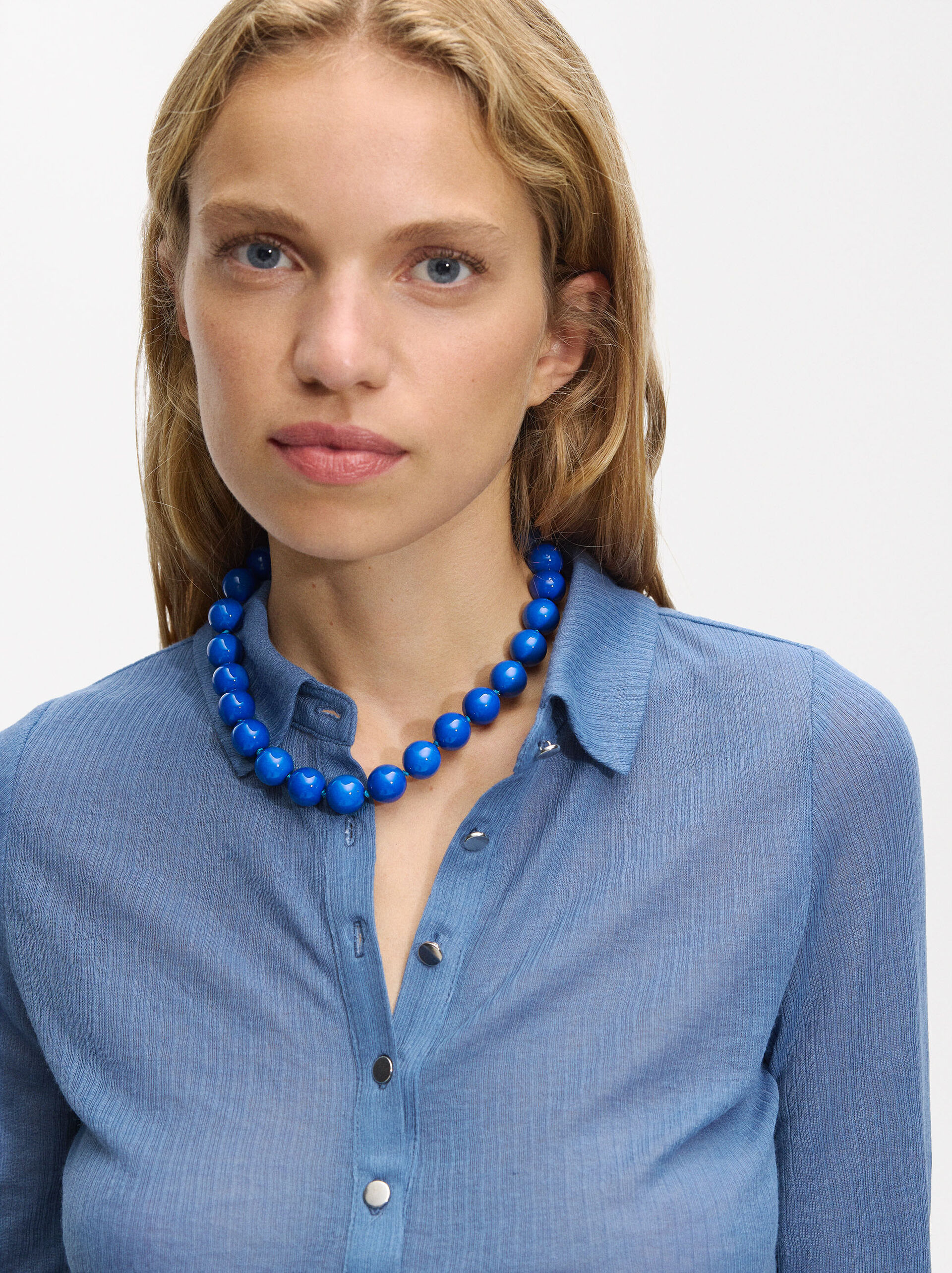 Single-color bead necklace image number 0.0