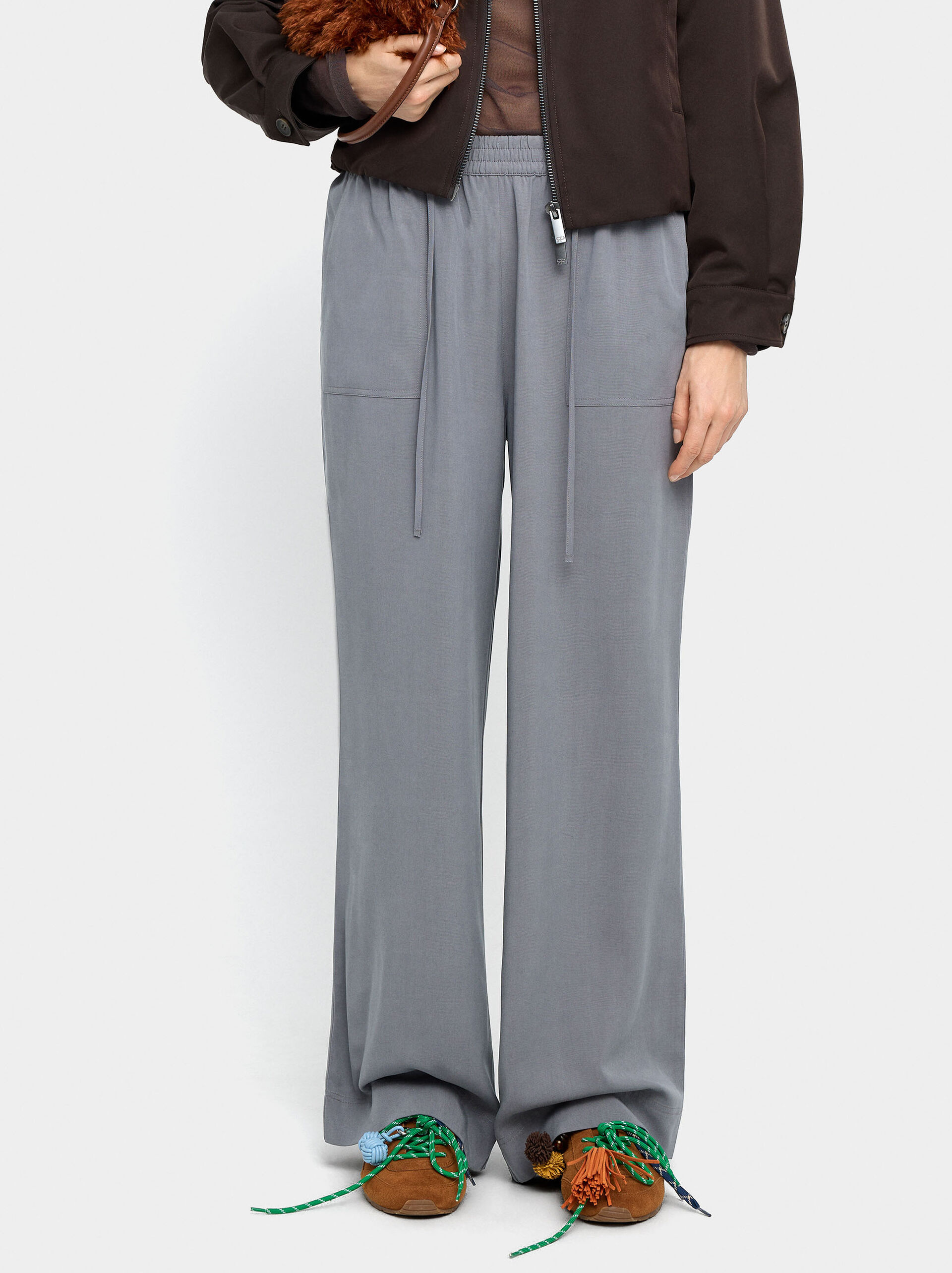 Elastic waist trousers with pockets image number 1.0