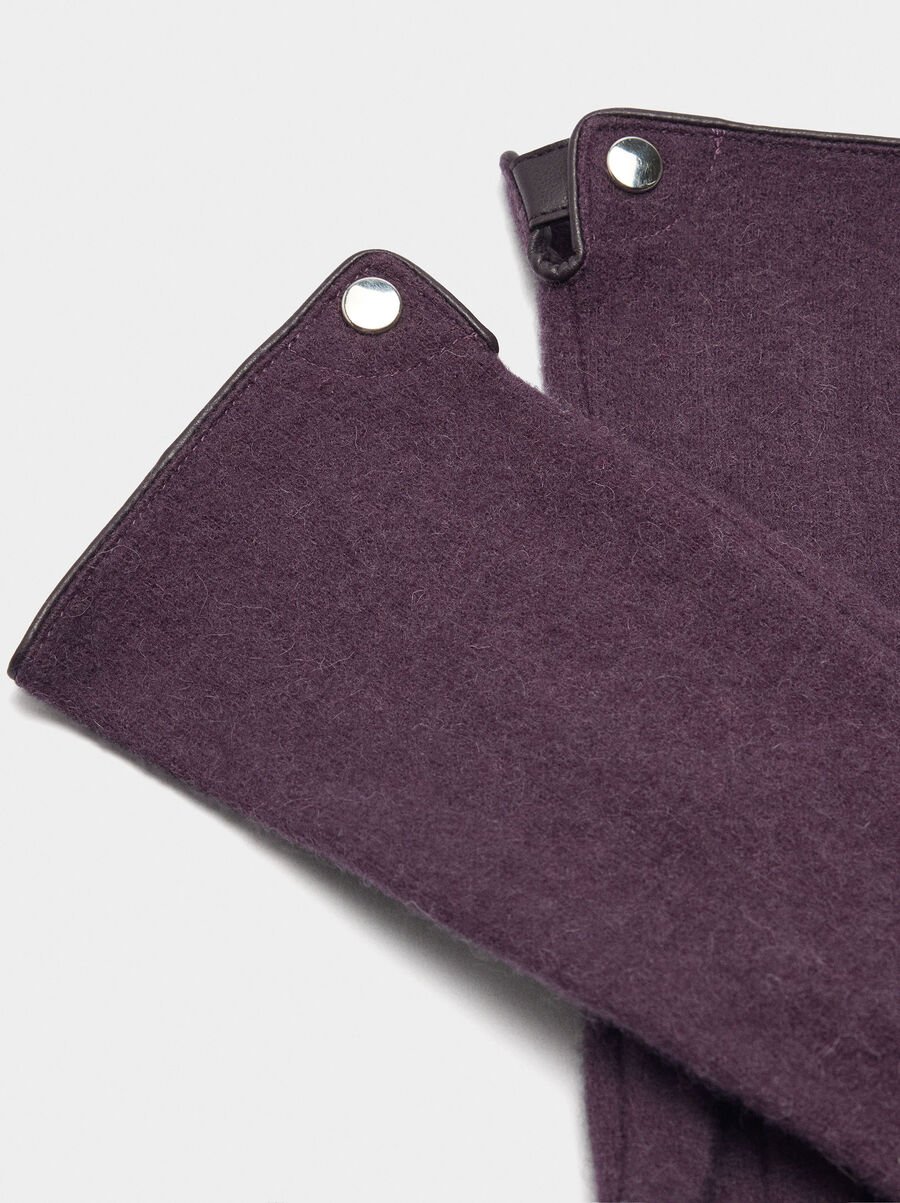 Wool gloves