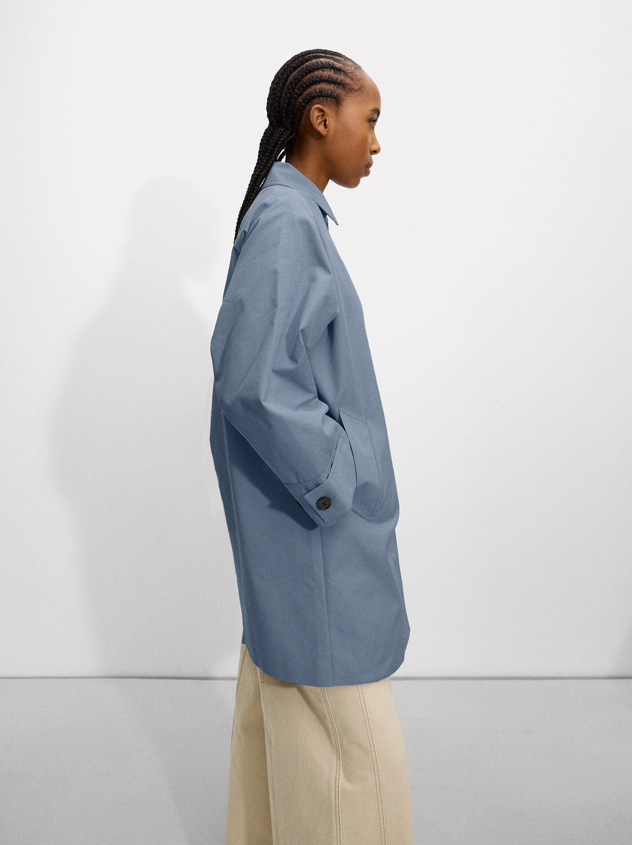 Light parka with pockets image number 3.0