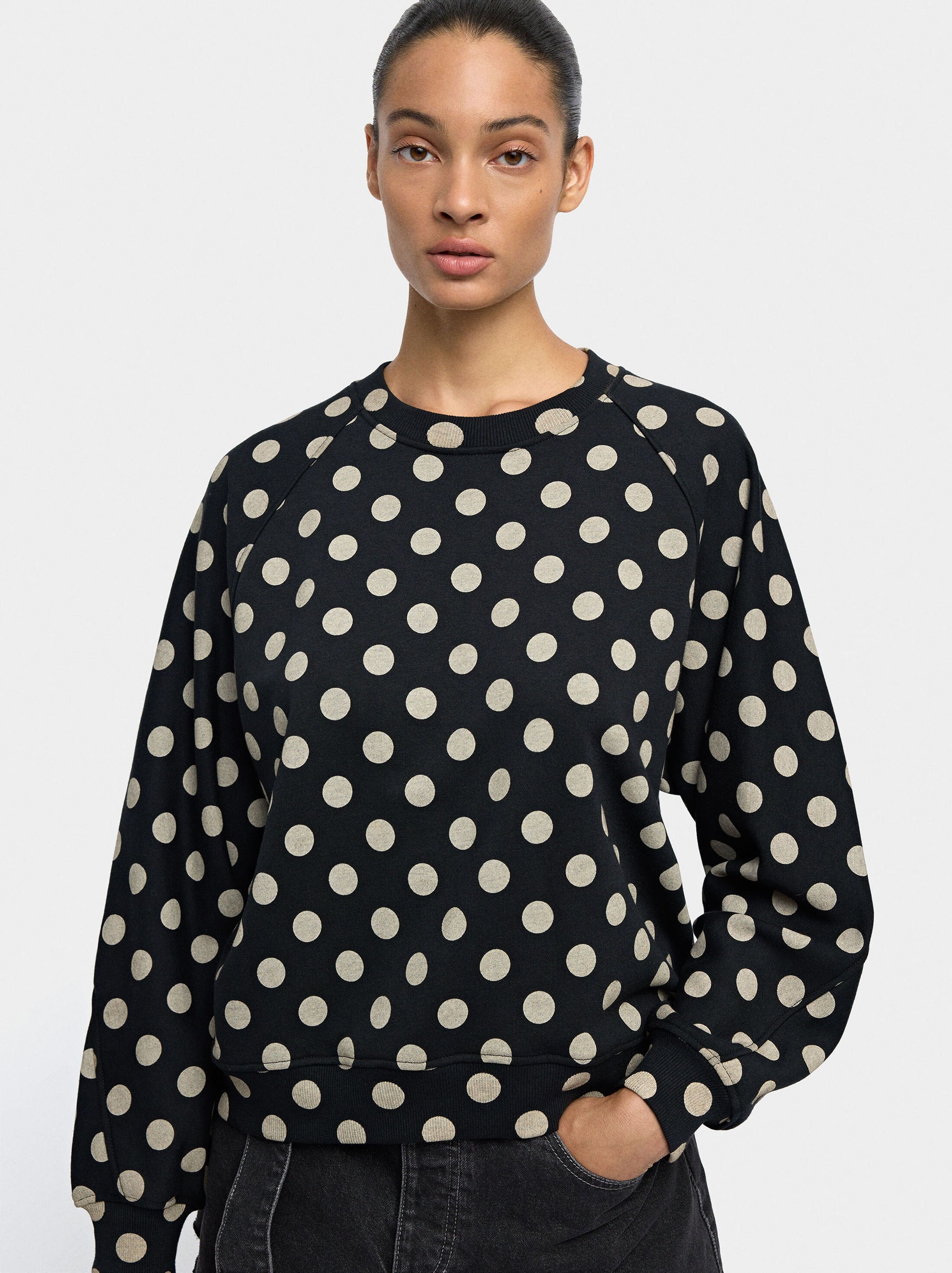 Sweatshirt de bolinhas  image number 1.0